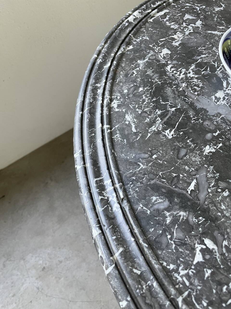 Empire walnut and marble pedestal table, late 19th century