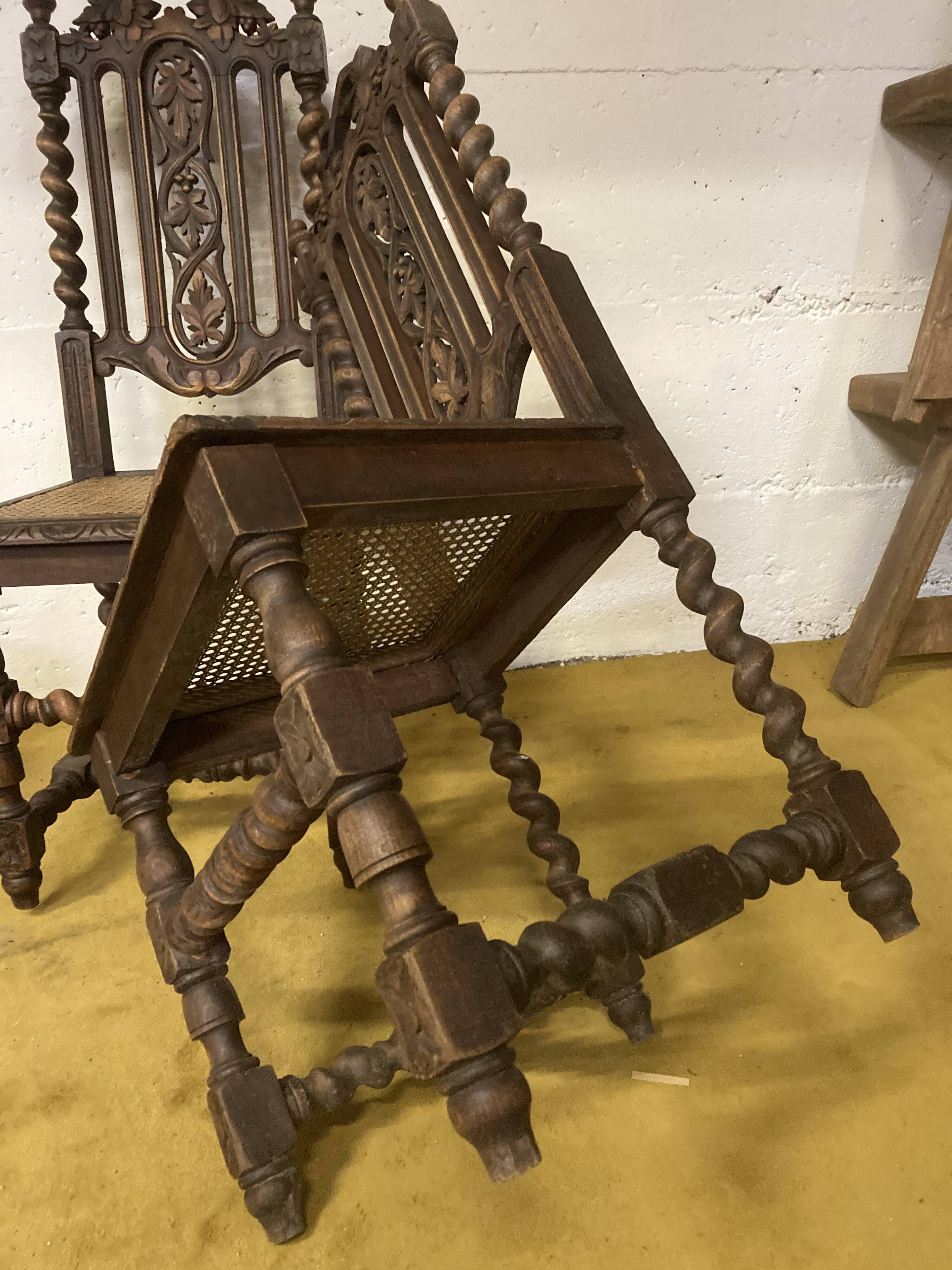 Duo de chaises bois sculpté