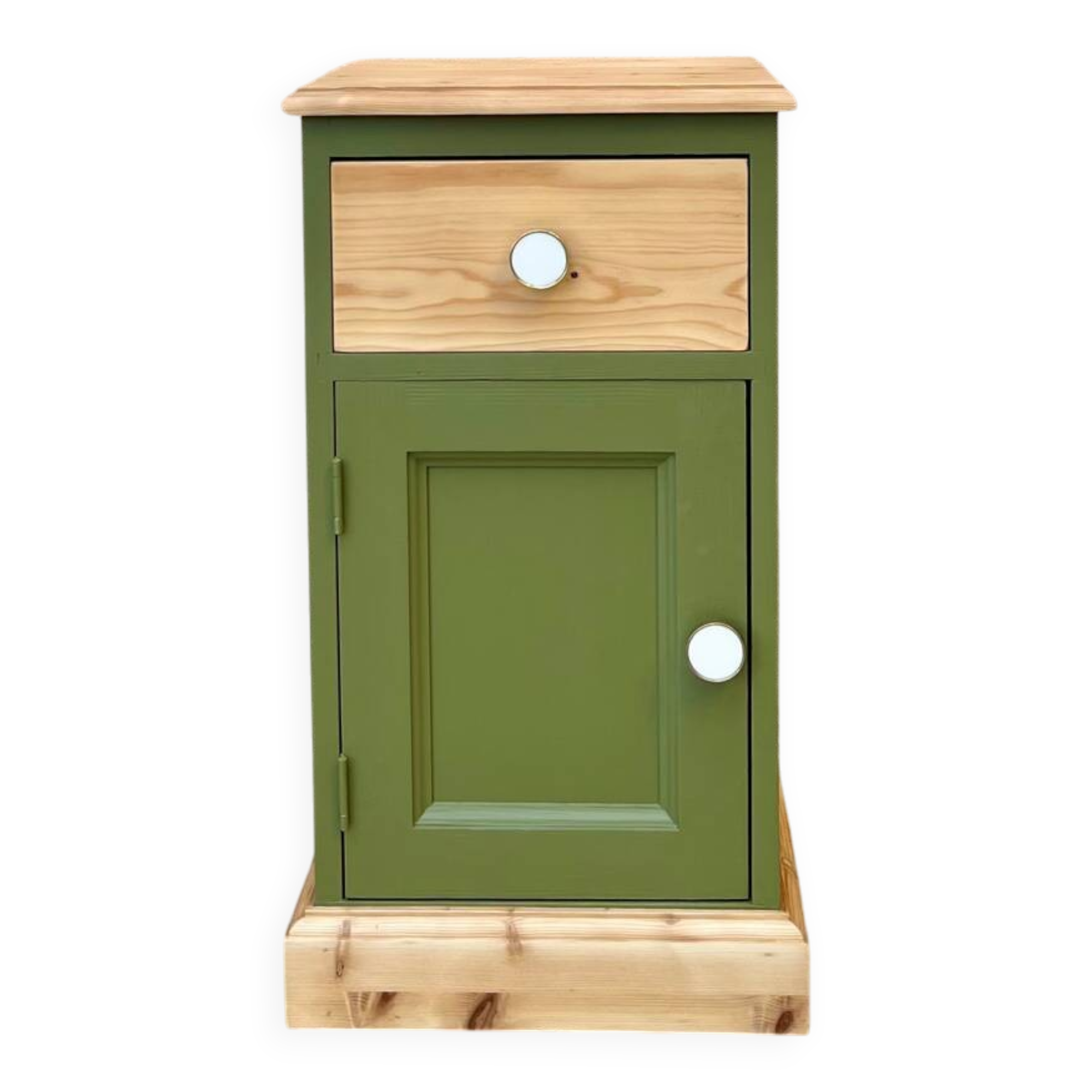 Pine bedside table with a green and raw wood makeover