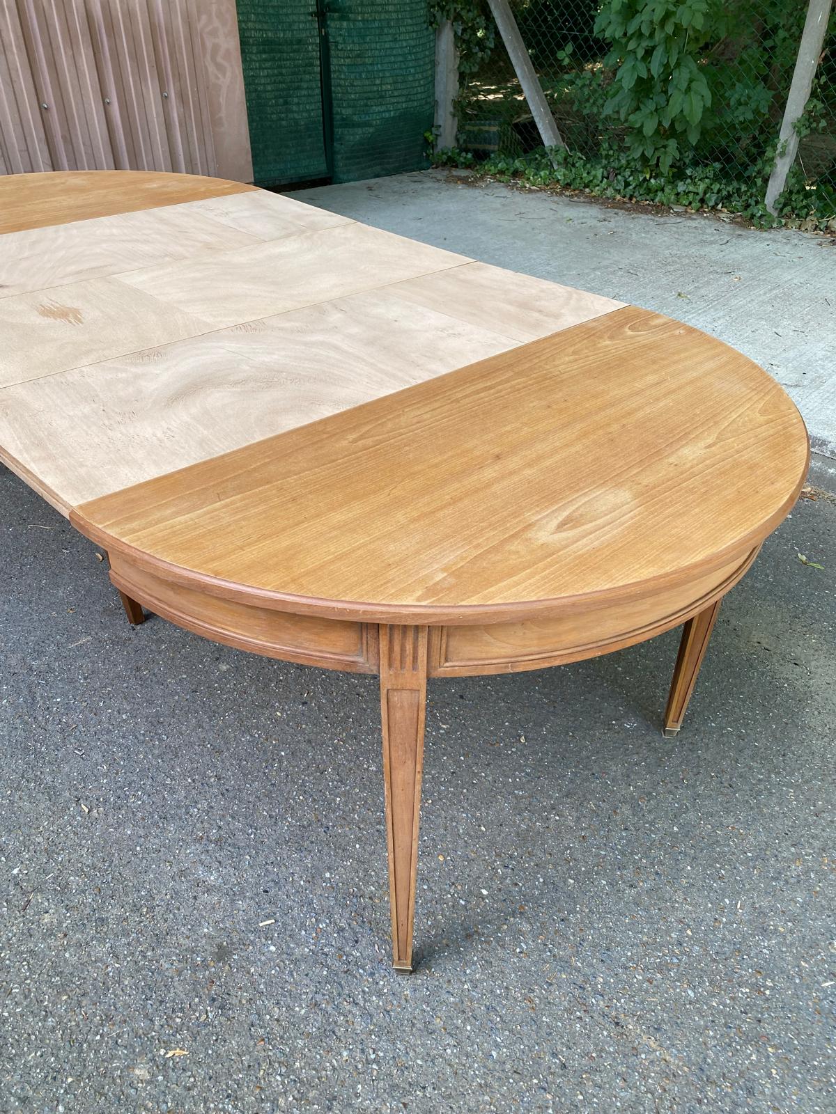 Louis XVI round extendable dining table renovated 230cm 19th century