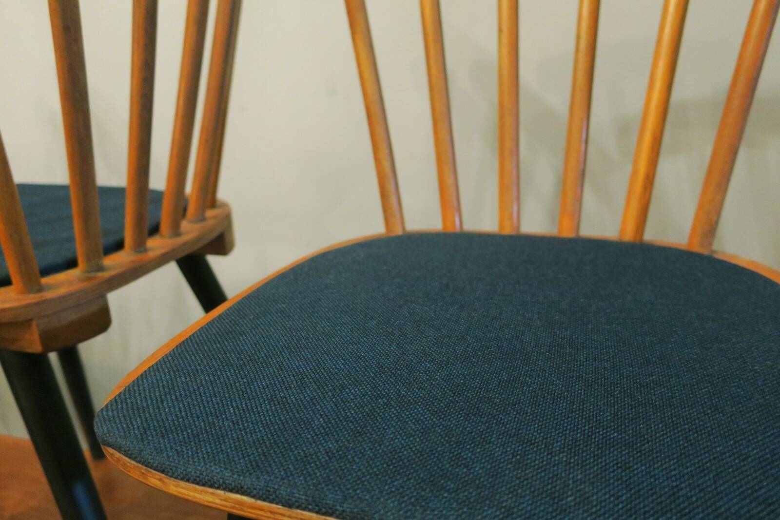 Set of 4 mid century dining chairs with splayed legs, 1950s-60s