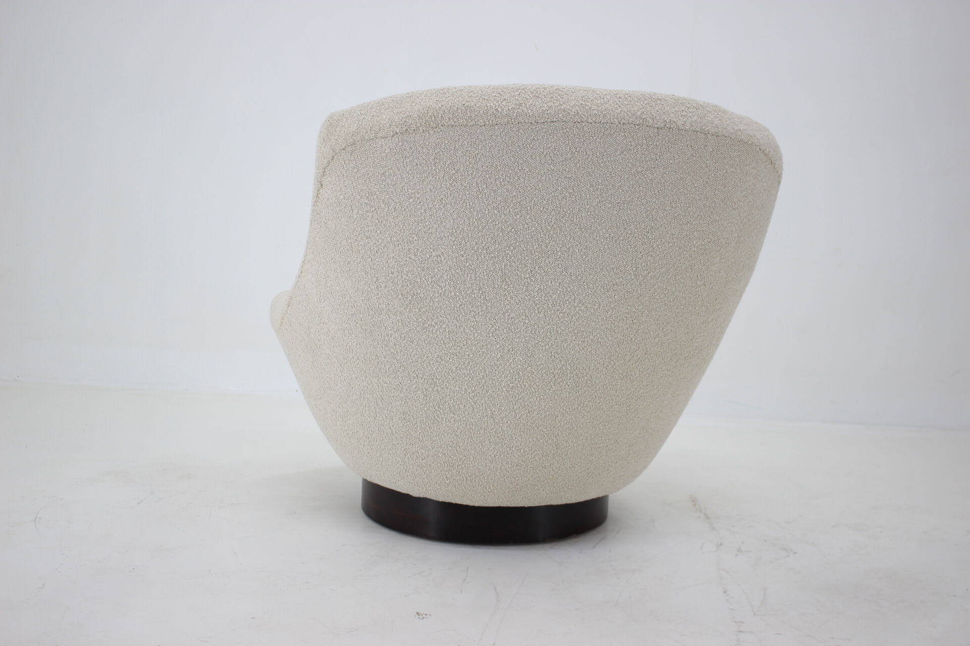 1970s Shell Lounge Chair in Bouclé Upholstery