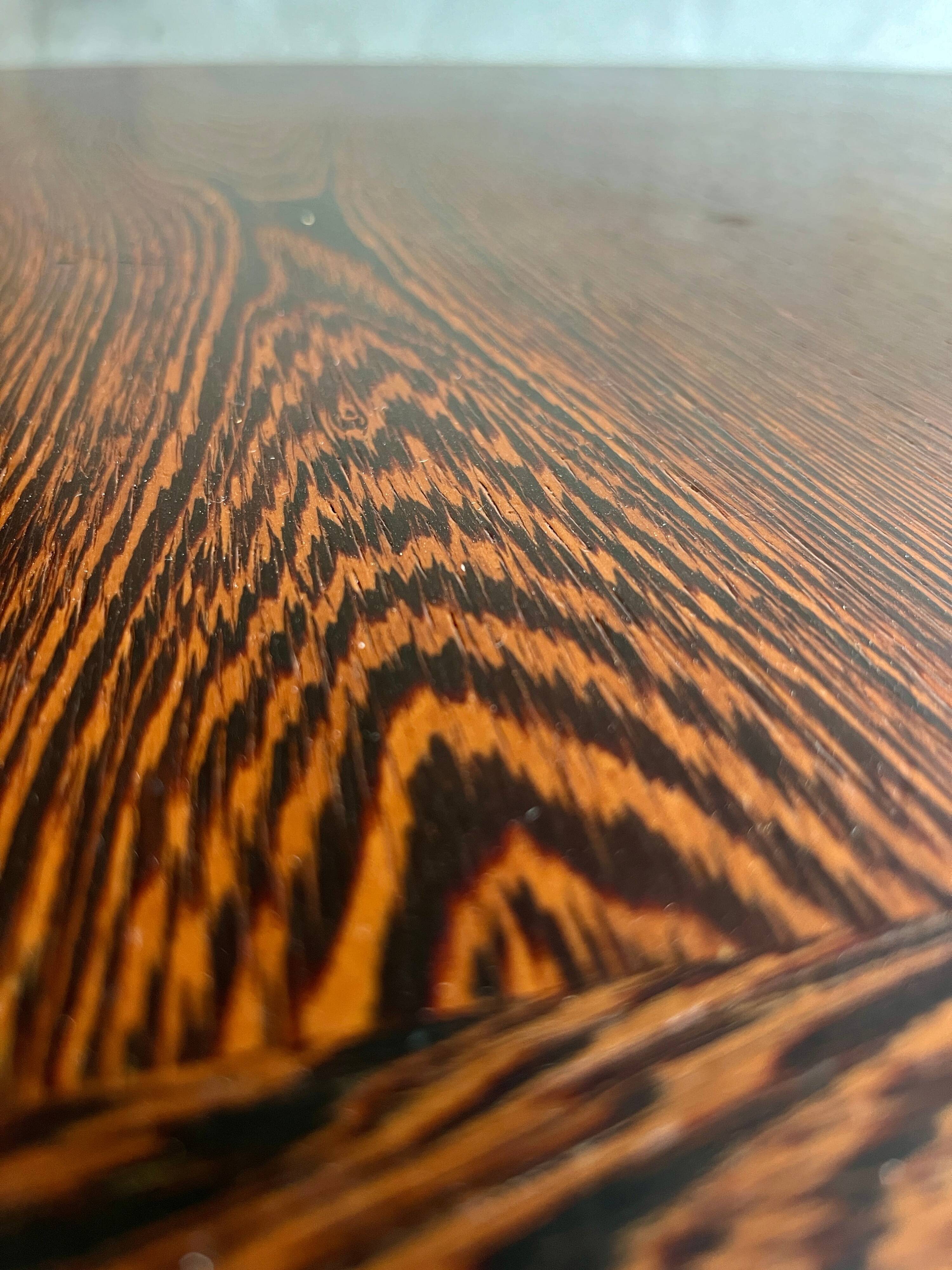 Table à manger belge mid-century avec pieds chromés