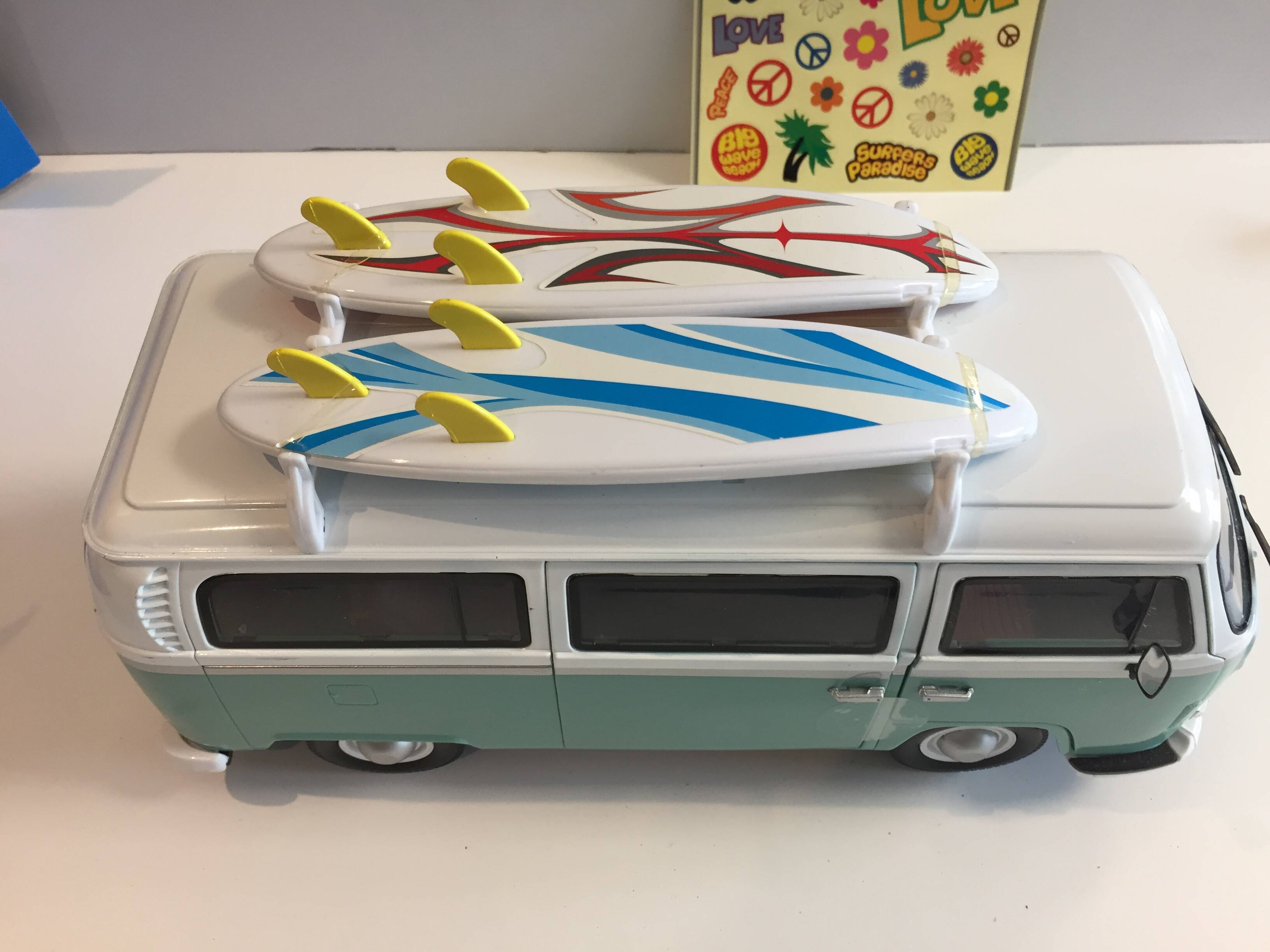 Collector Combi VolksWagen Surfer Van Bus Campervan Type 2 Scale 1:14 VW