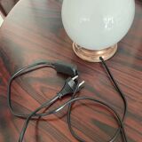 Opaline ball lamp to pose