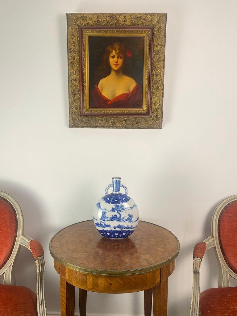 Chinese gourd vase in white and blue porcelain