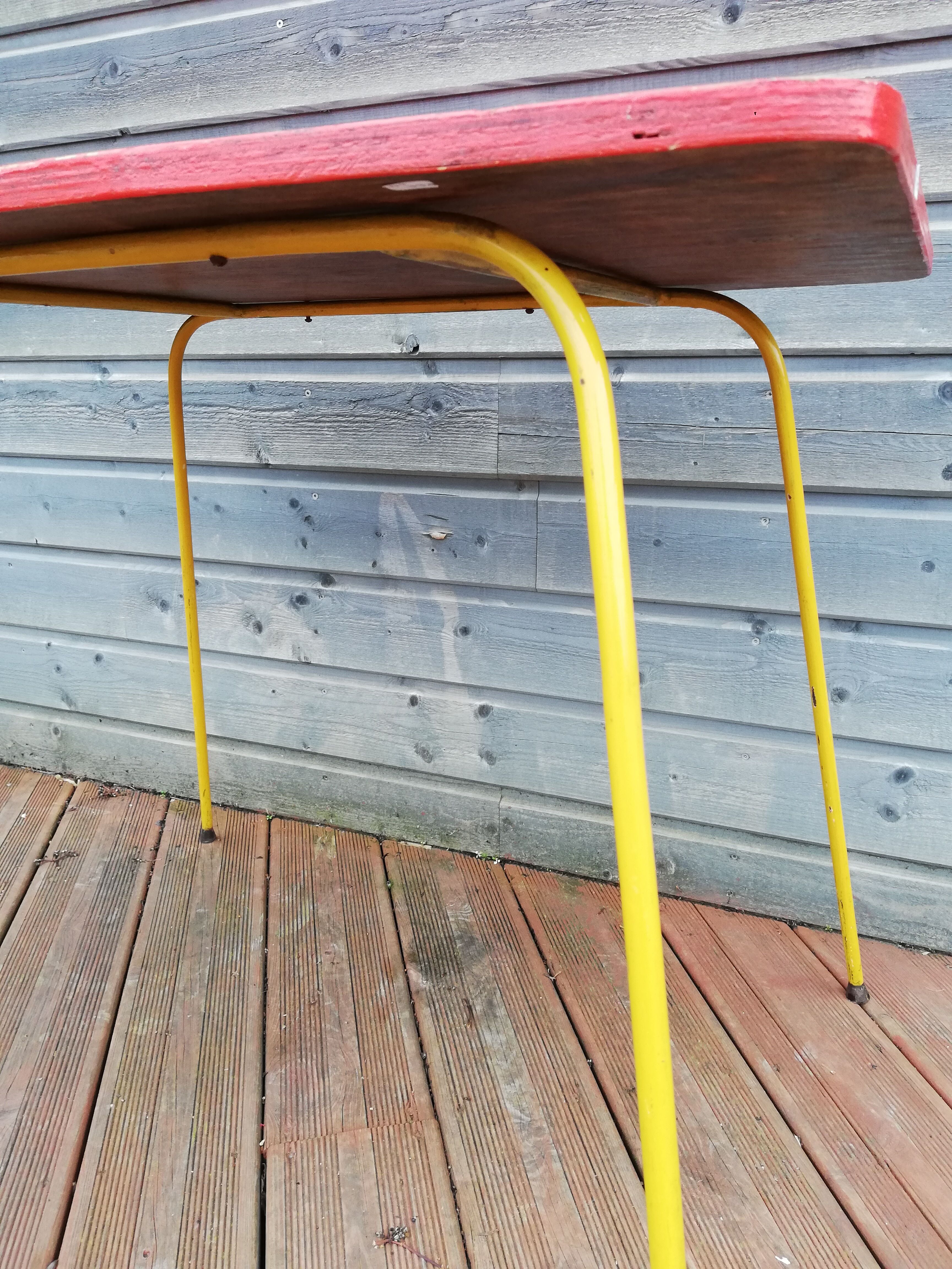 Lot de 4 chaise et une table vintage , années 70