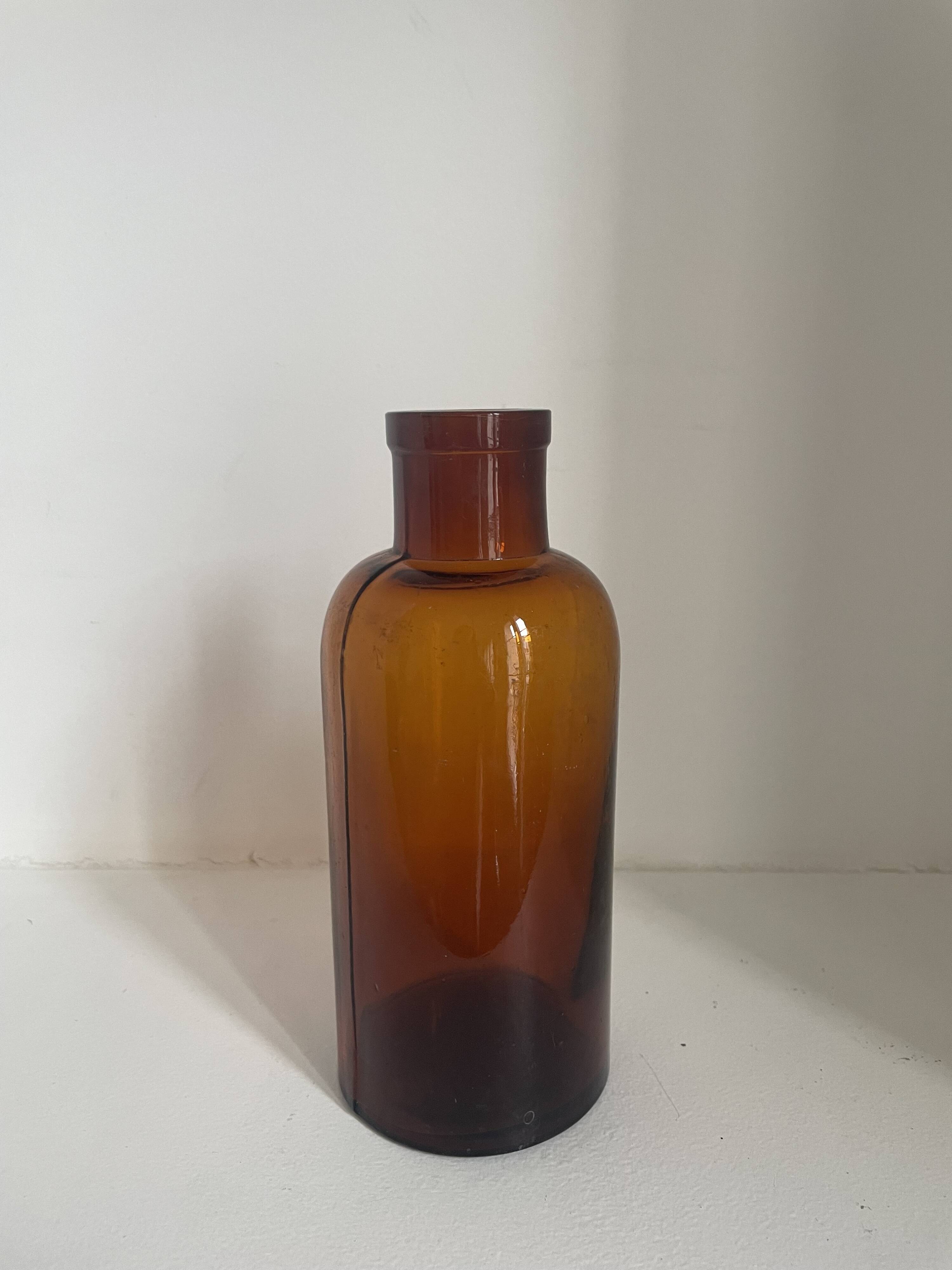 Set of 13 decorative items