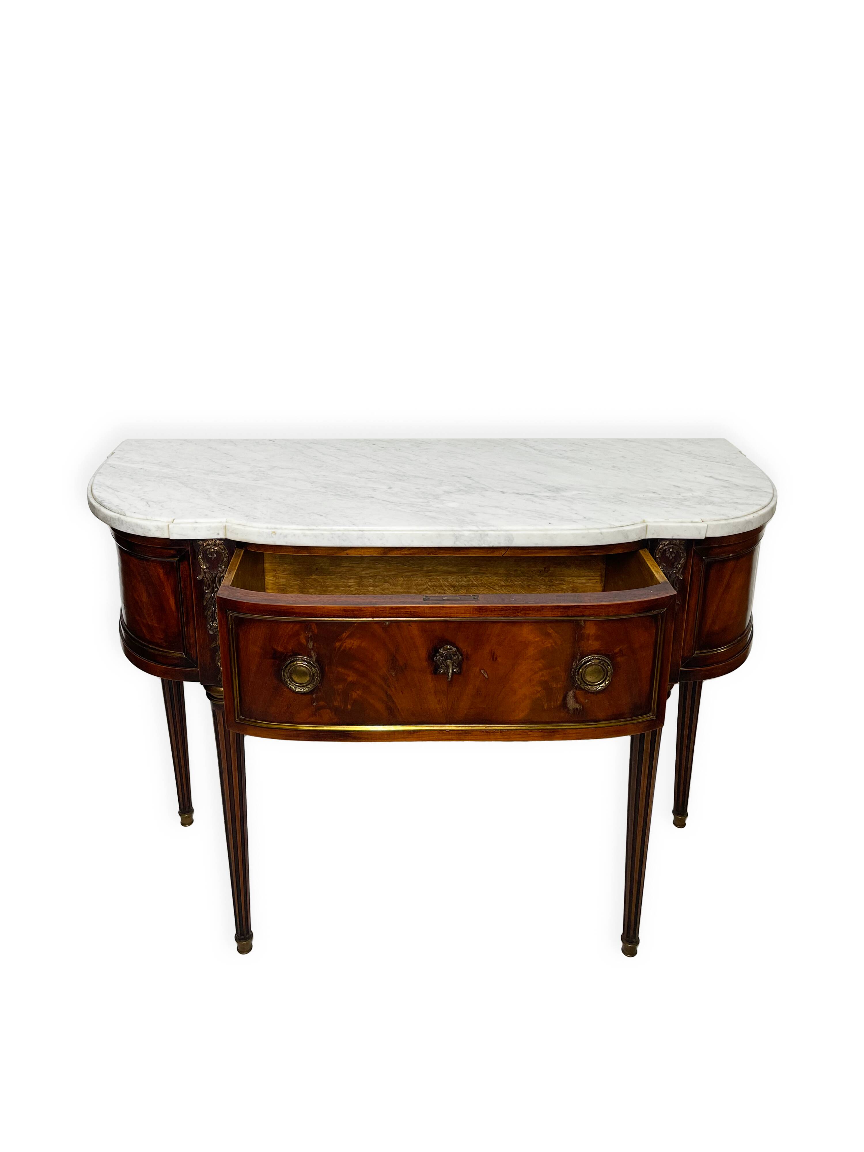 Console française Louis XVI en acajou à plumes, 19ème siècle