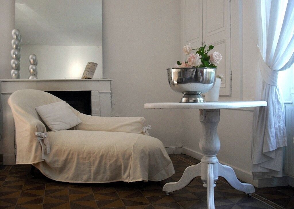 Meridian White - With Cover Cream- Napoleon III