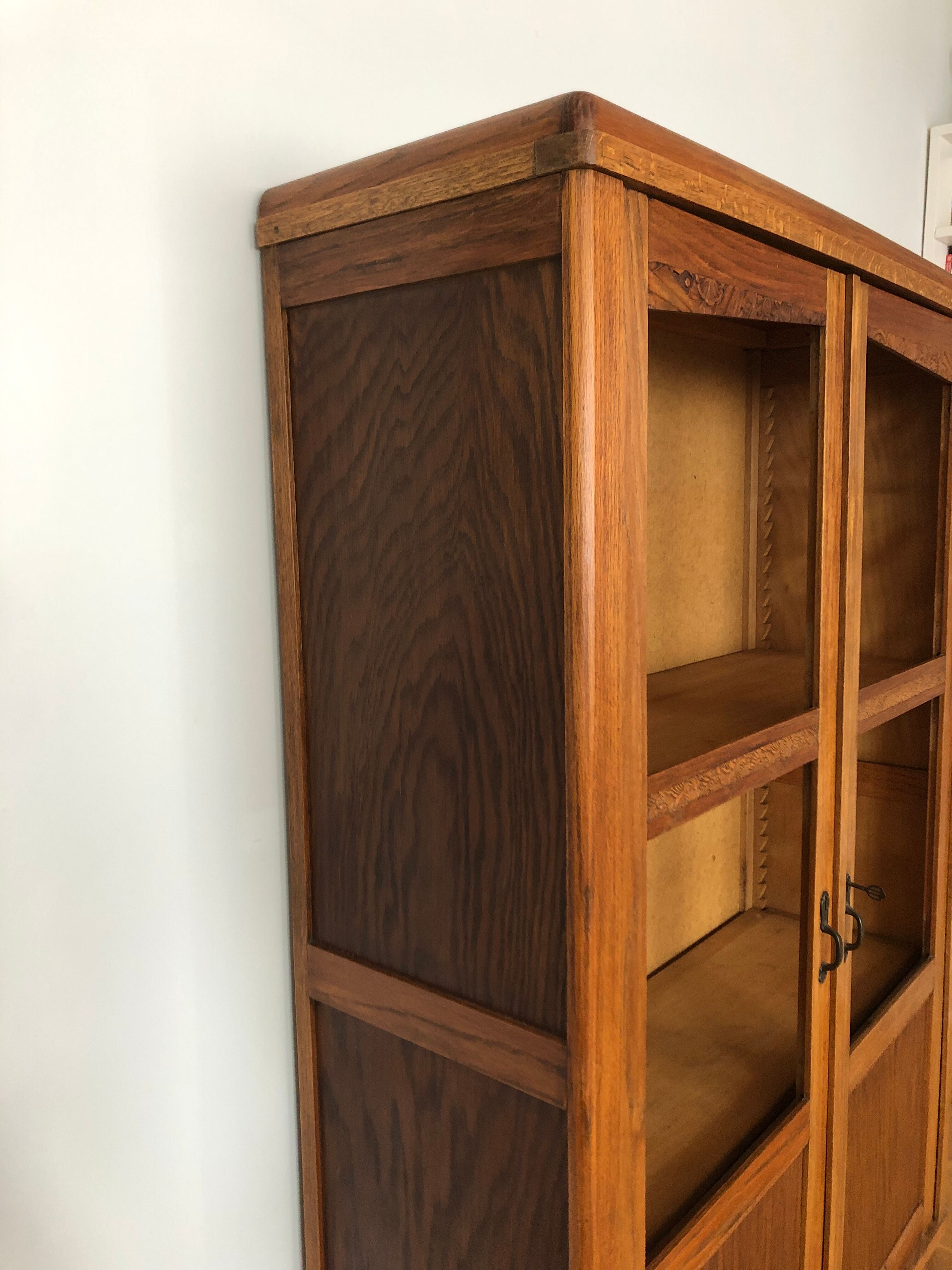 Glass cabinet