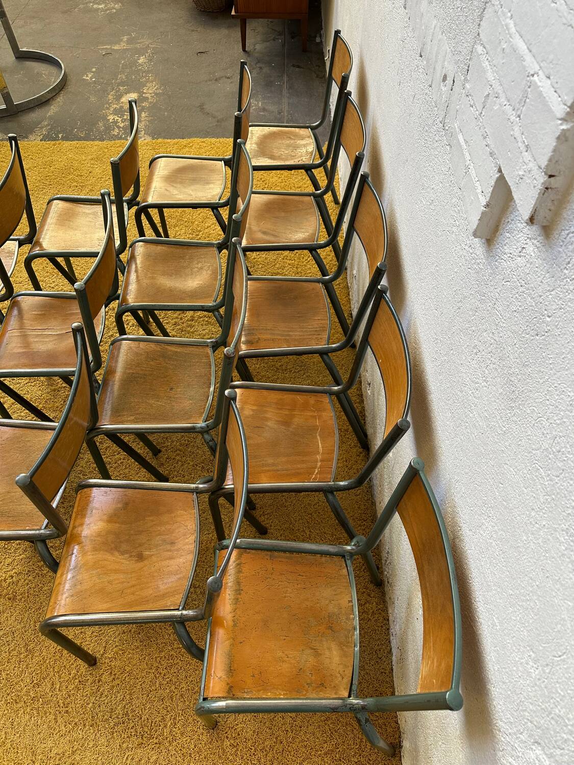 Lot 14 chaises d’école