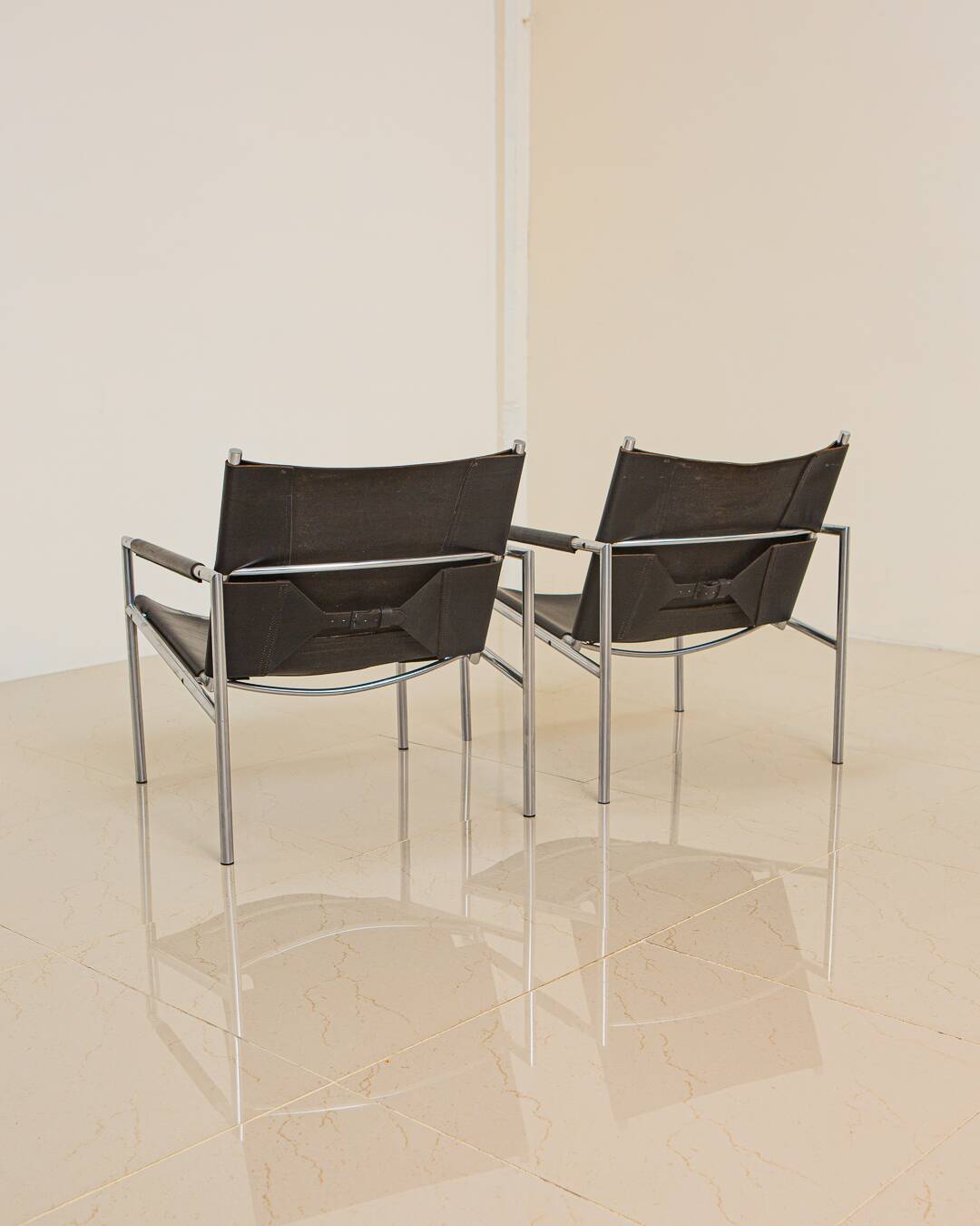 Pair of "SZ02" black leather armchairs by Martin Visser for Spectrum 60's