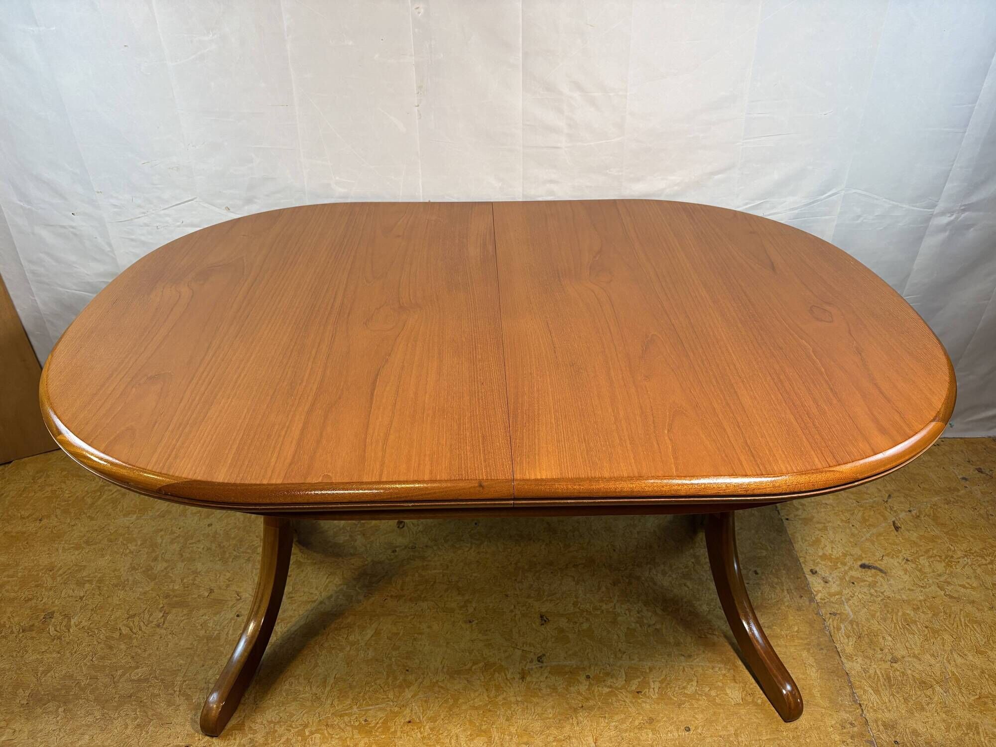 Table à manger extensible en teck oval Sutcliffe de Todmorden des années 1960