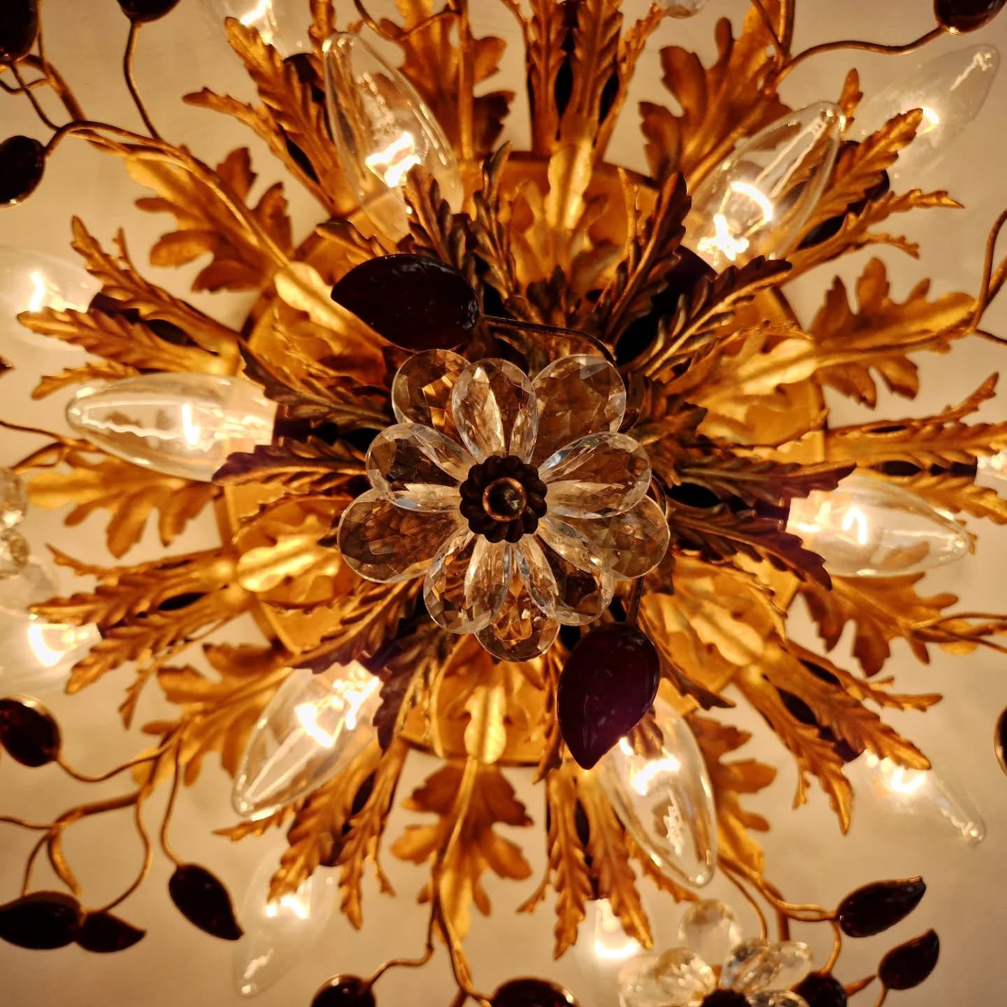 Large floral ceiling light in gilded metal and crystal, Banci Firenze, 1970.