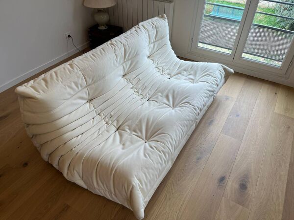 Canapé 3 places Togo Ligne Roset en Alcantara coloris Eggshell