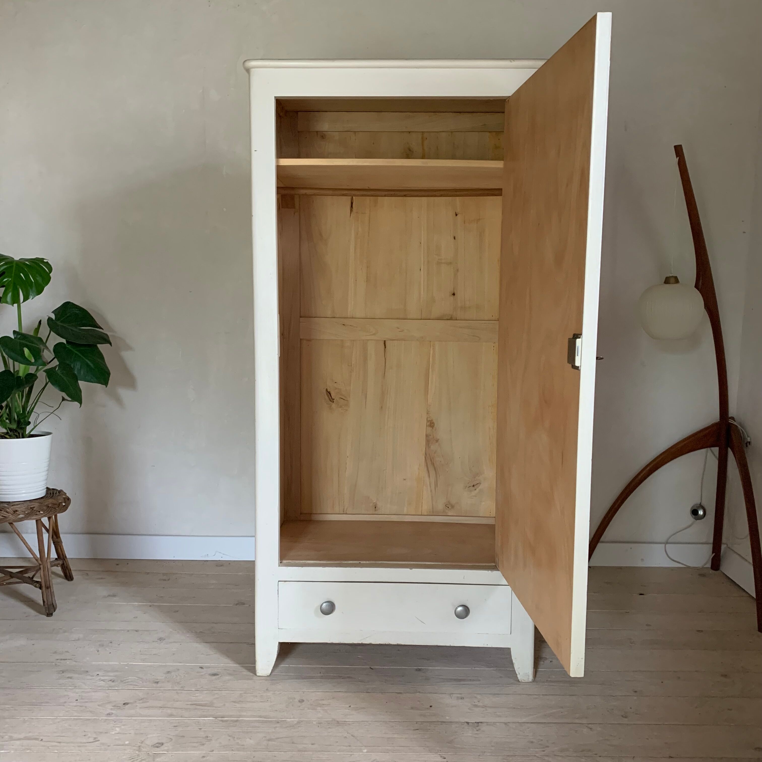 Armoire parisienne
