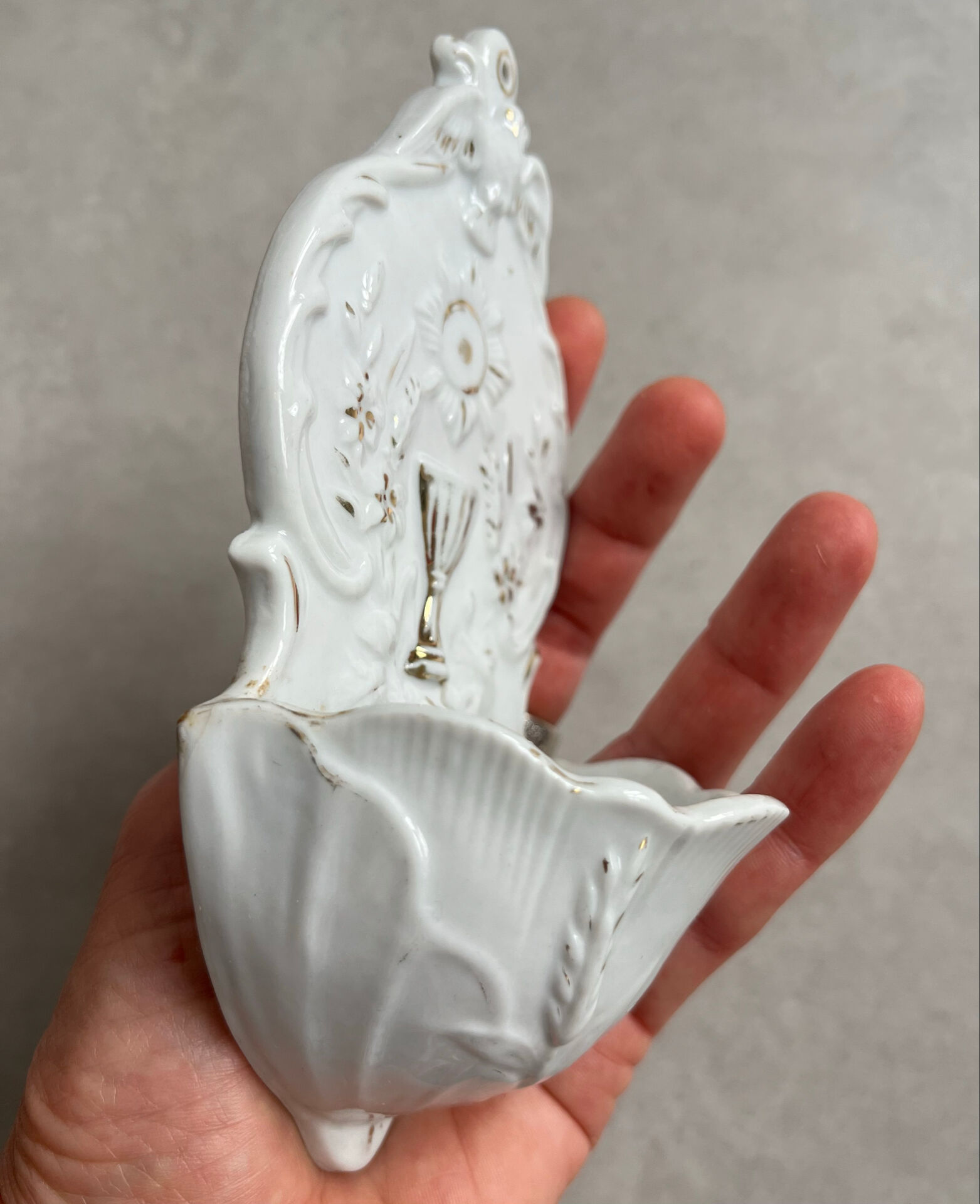 Bénitier en porcelaine « calice » fin XIXème