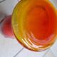 Vase de designer en forme de tulipe années 70, verre soufflé rouge orange, Dragan Drobnjak