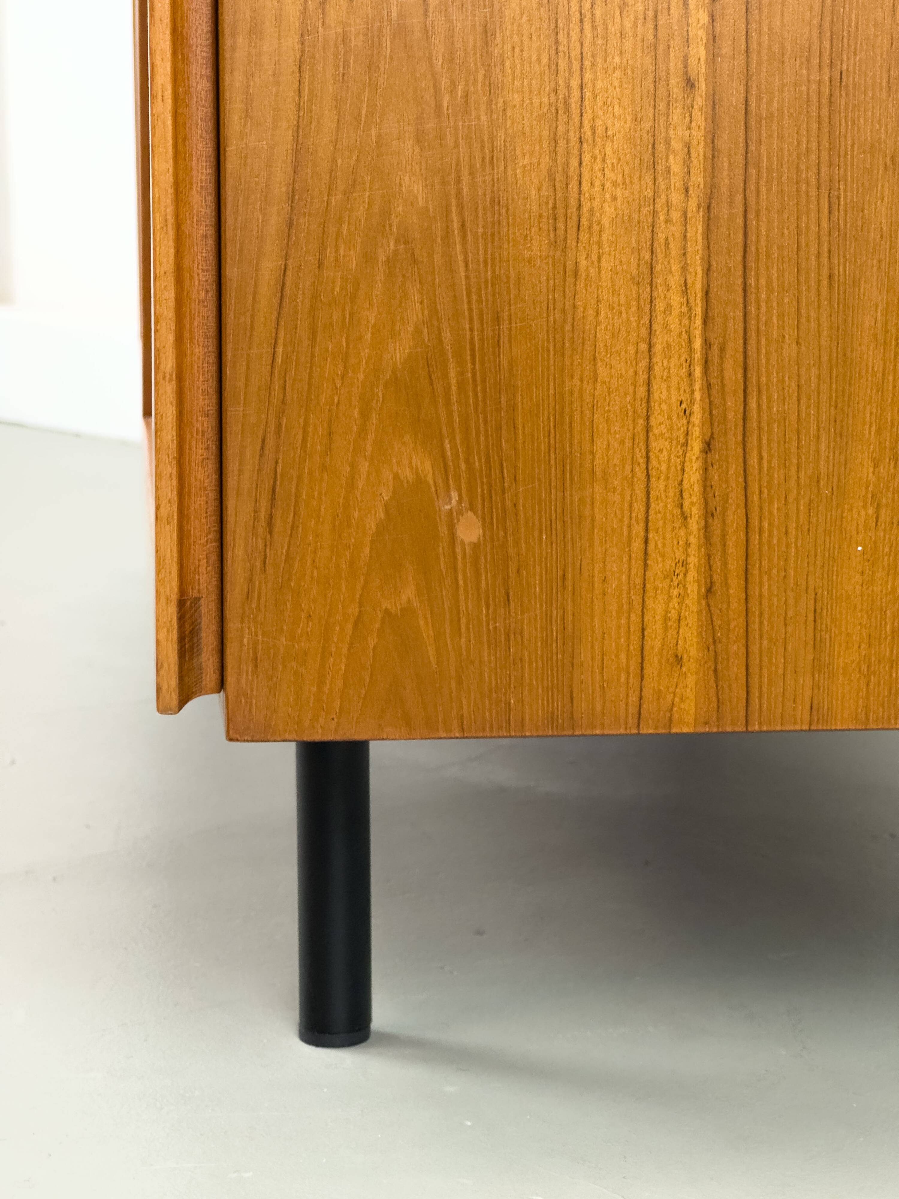 Buffet bas en teck, années 1970