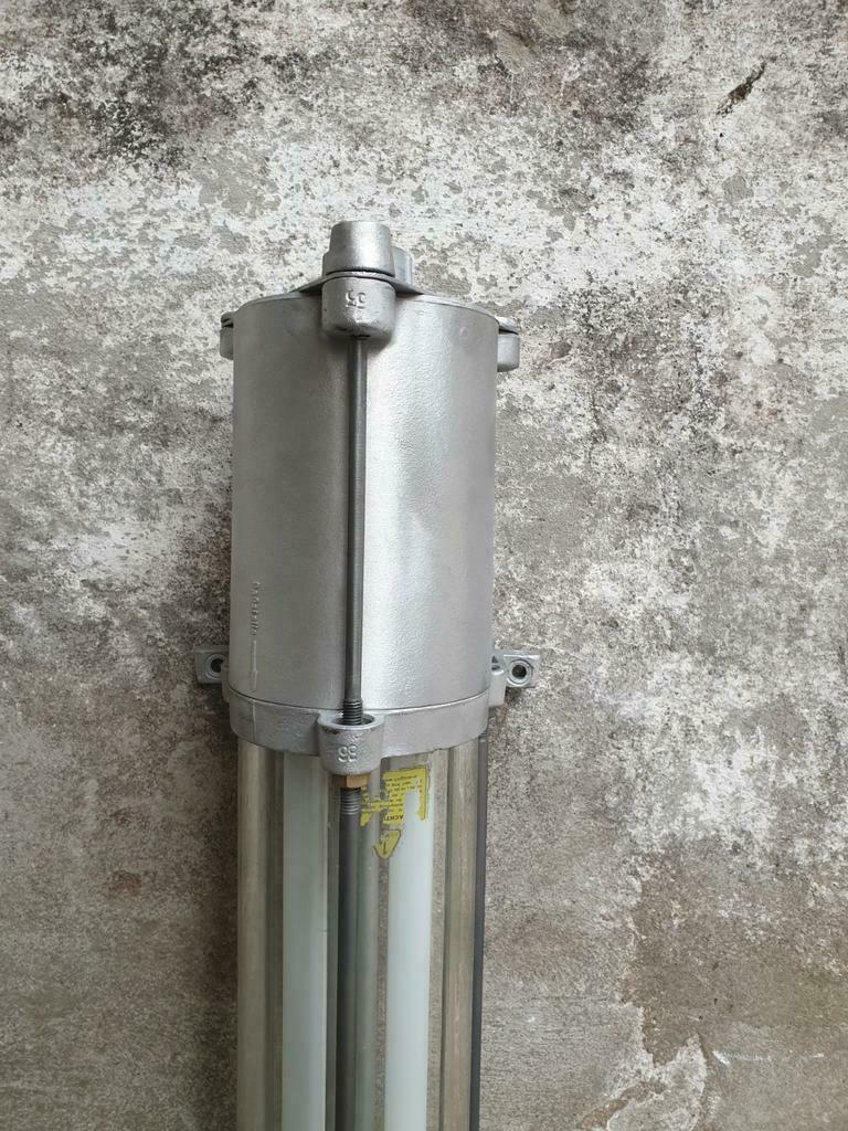 Old tube lamp fluorescent DDR