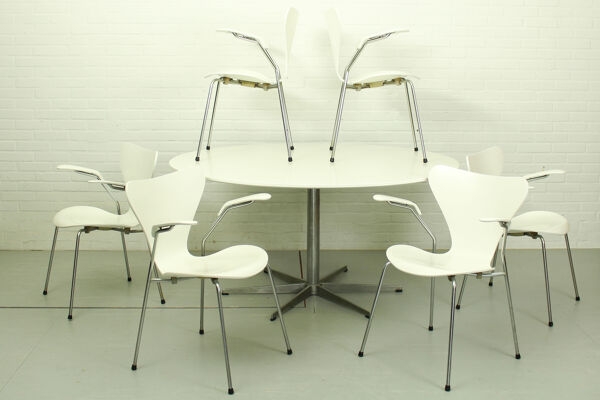 6 fauteuils et table à manger Arne Jacobsen 3207 A826 par Arne Jacobsen pour Fritz Hansen
