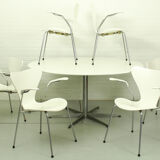 Set of 6 Arne Jacobsen 3207 Armchairs and Dining Table A826 by  Arne Jacobsen for Fritz Hansen