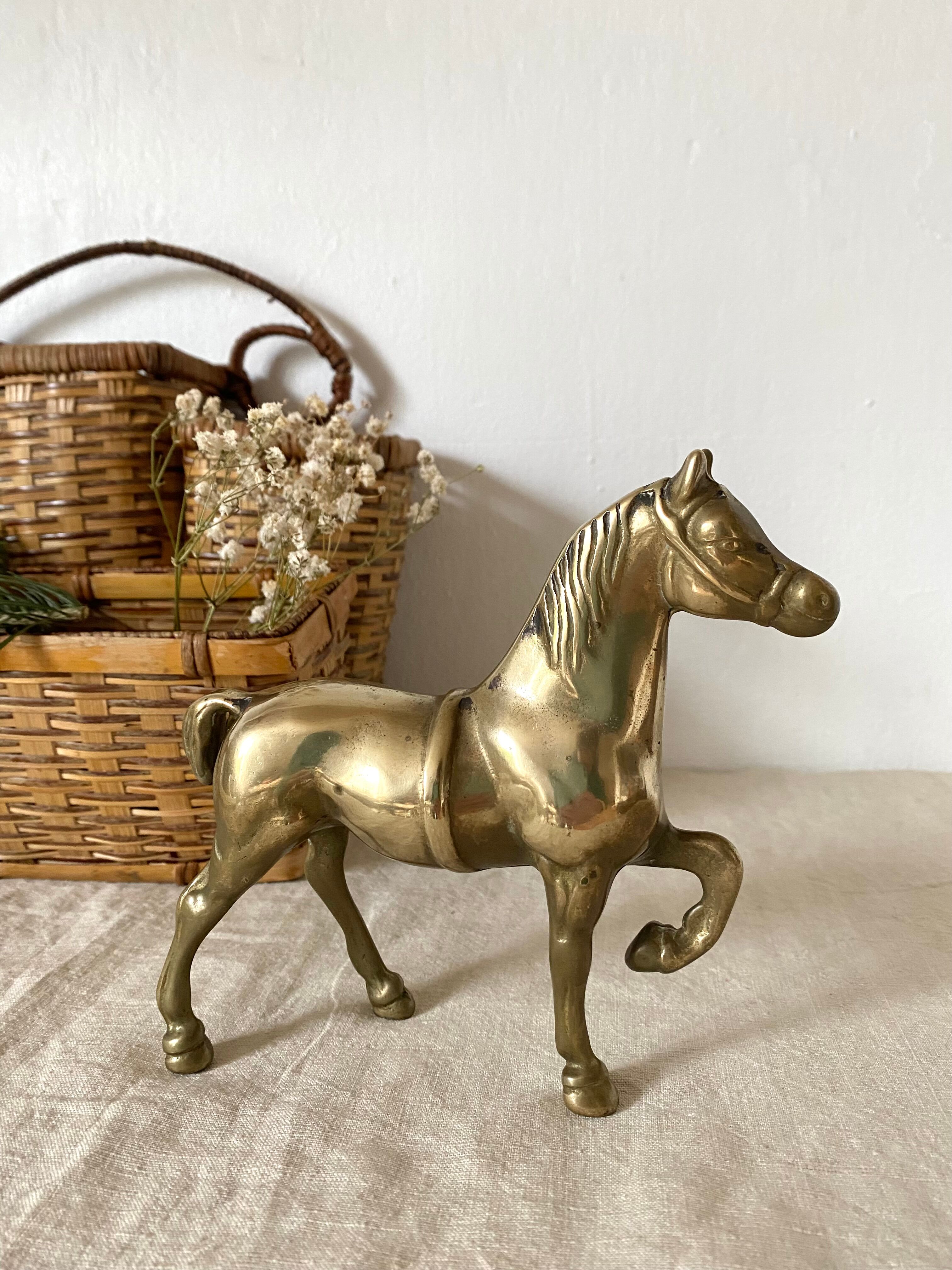 Cheval en laiton doré
