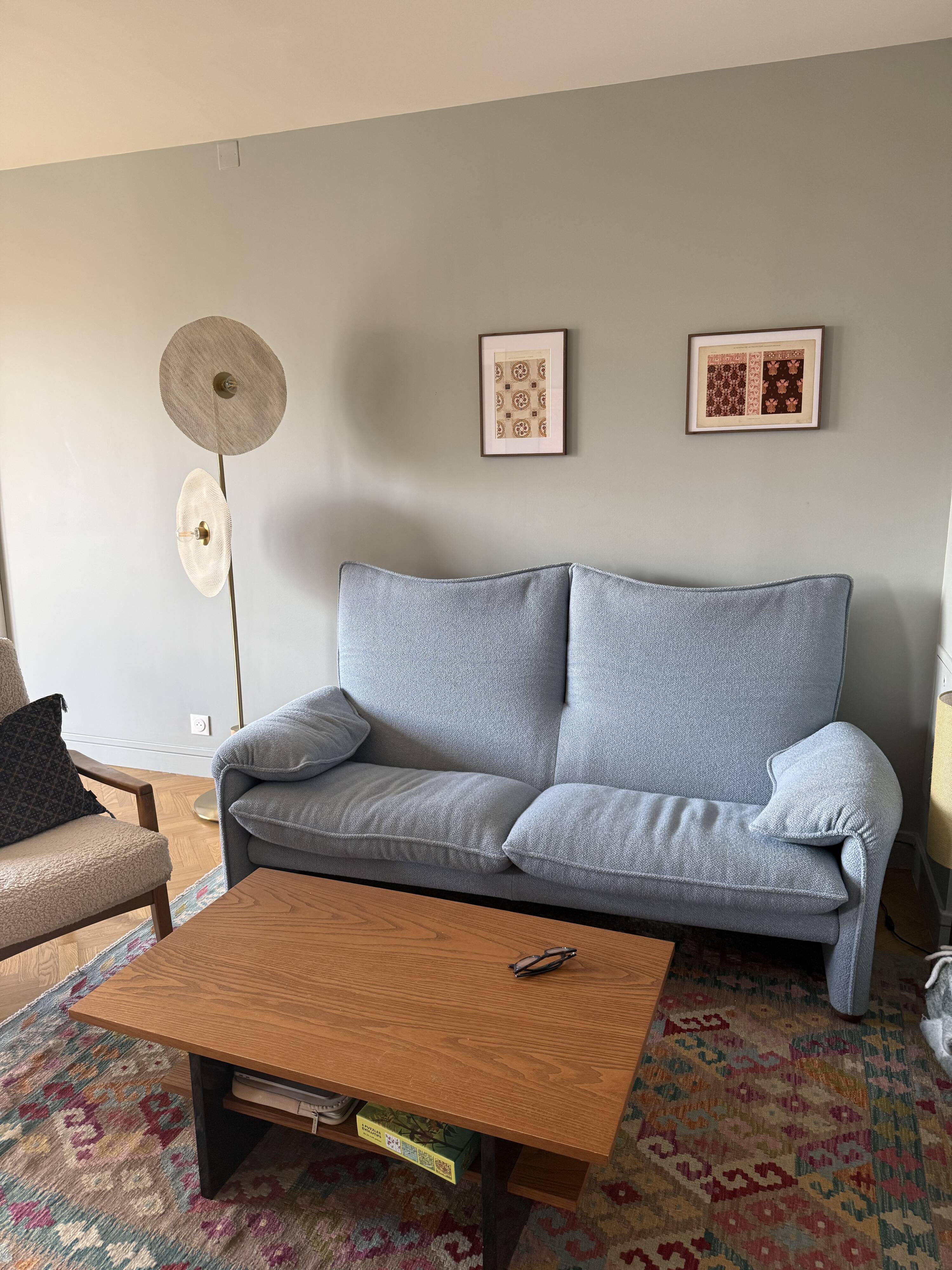 Sublime Maralunga sofa, perfect Cassina. Colour Cielo, boucle fabric.