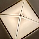 Lampe de table pyramidale en laiton doré, Christos, Italie 1970