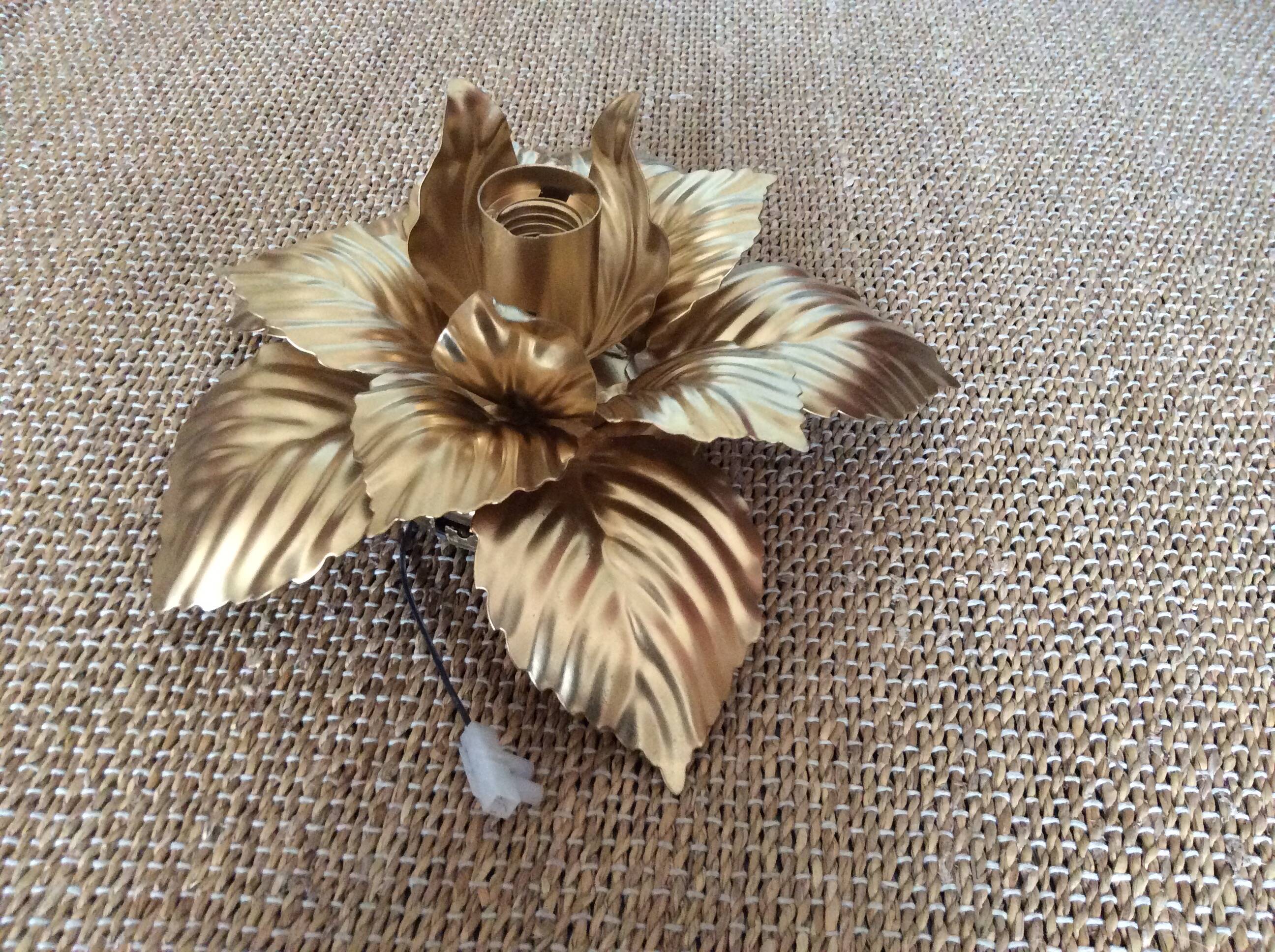 Gold metal flower wall light
