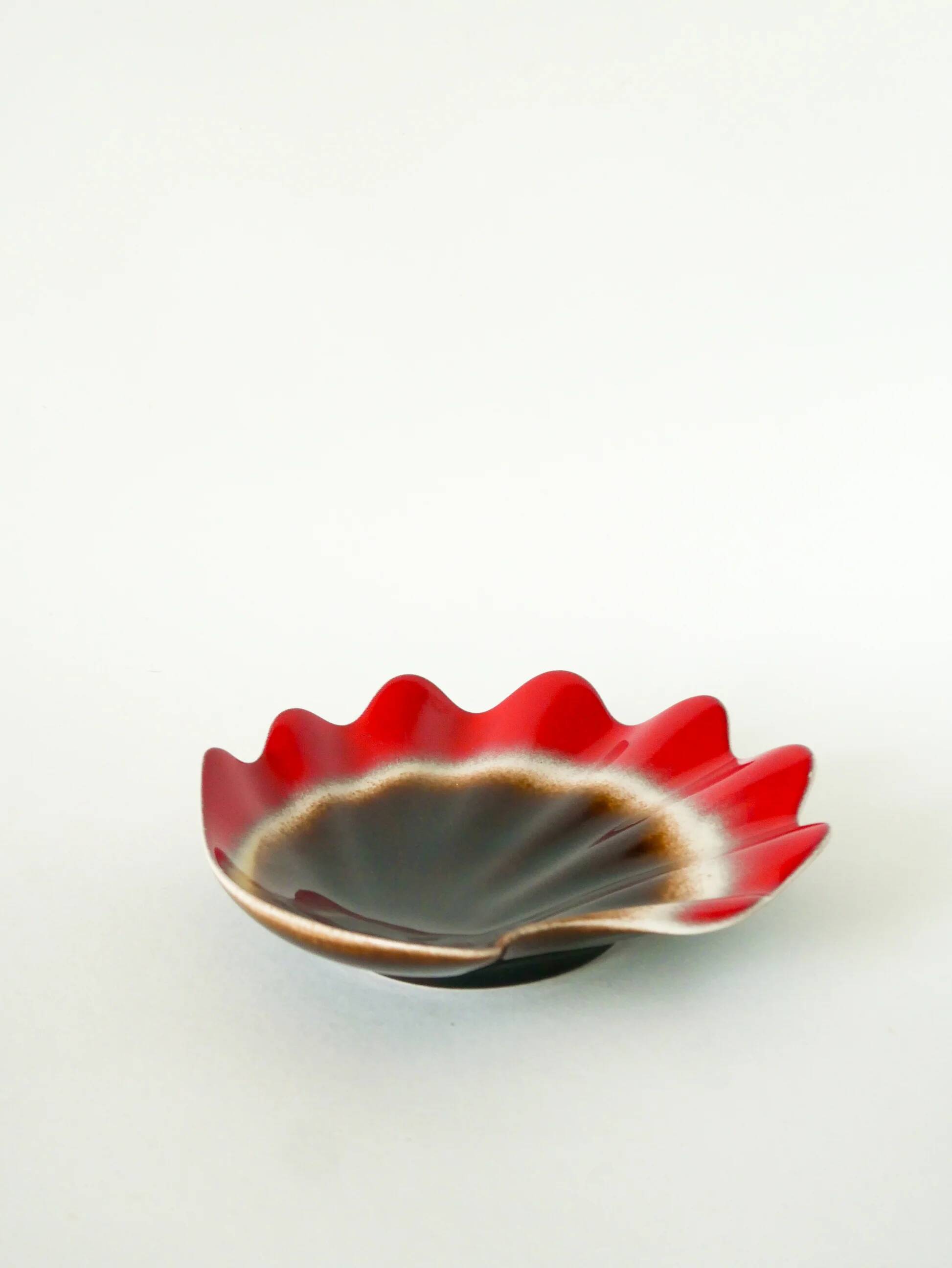 Ceramic shell-shaped catchall, red and brown, 1970.