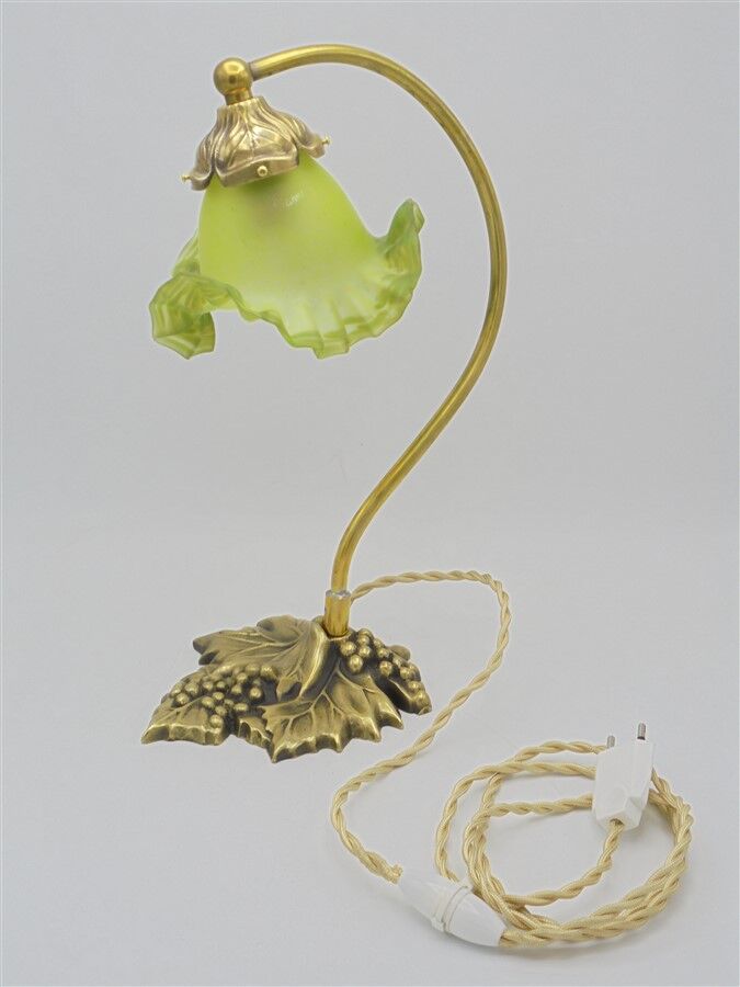 Lampe en laiton et tulipe signée "Vianne"