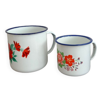 Deux tasses en tôle émaillée fleurs