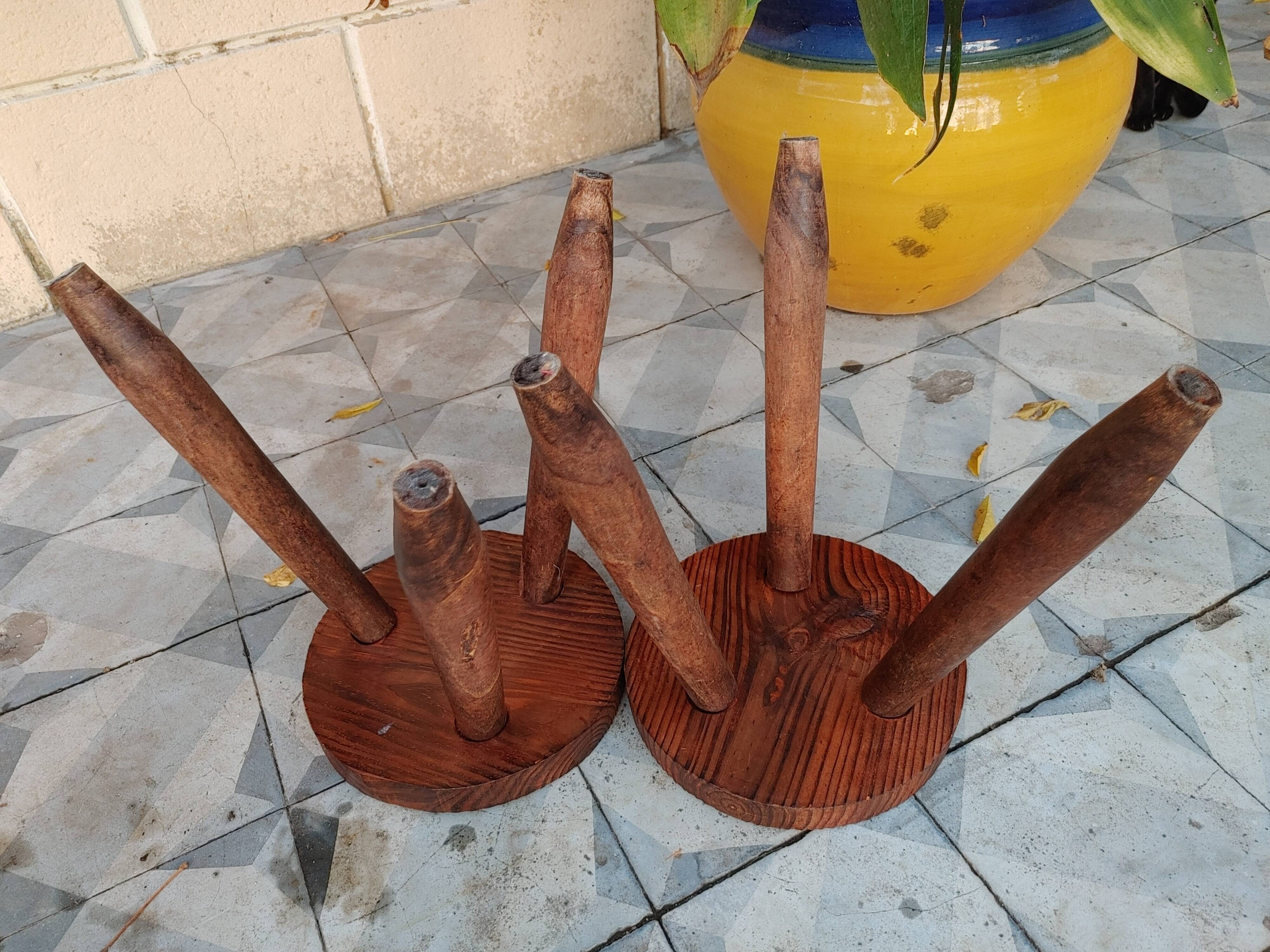 Paire de tabourets tripode en bois vintage