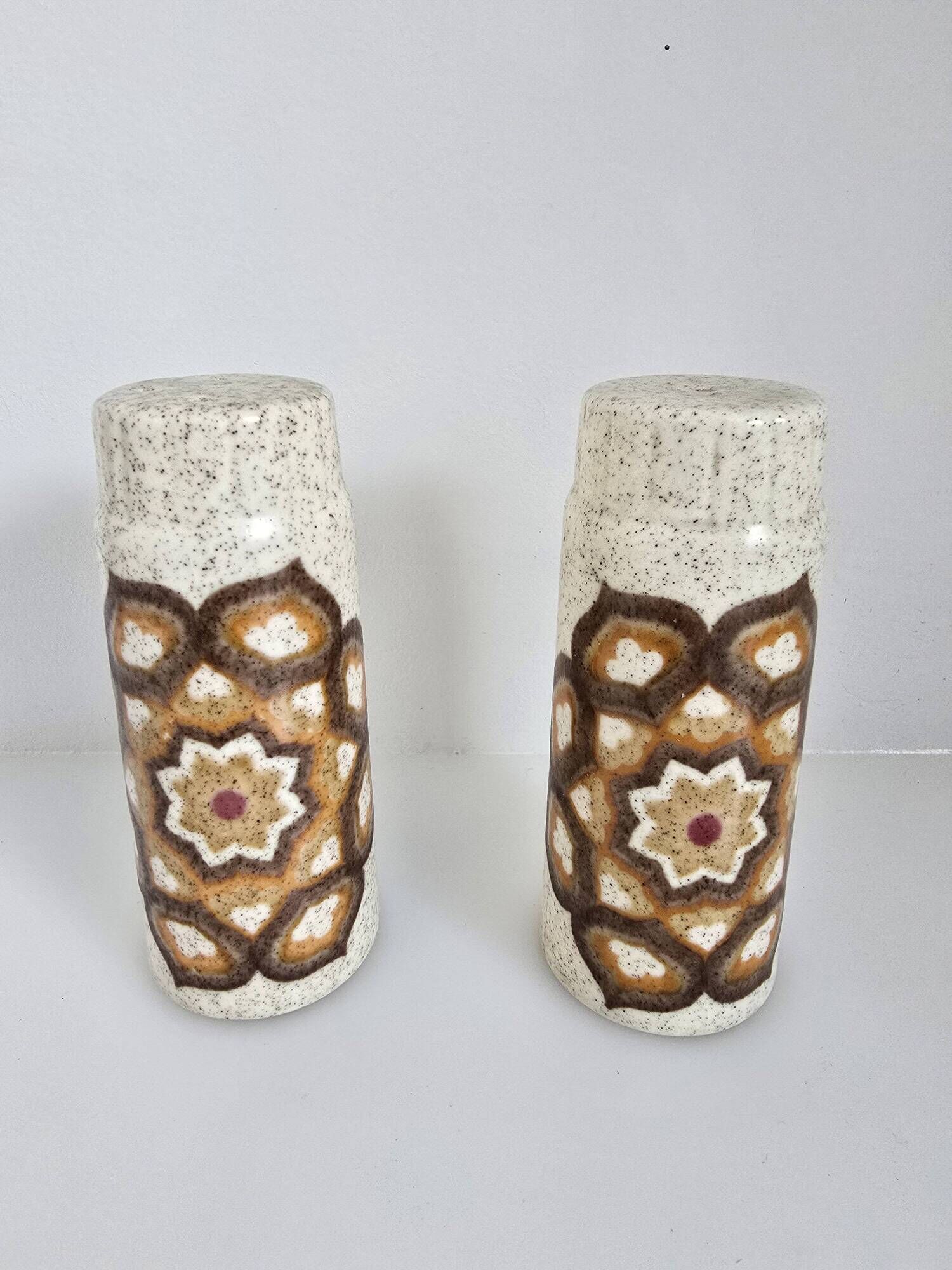 Pair of Royal Worcester Palissy salt and pepper shakers, Kalabar, 1970s.