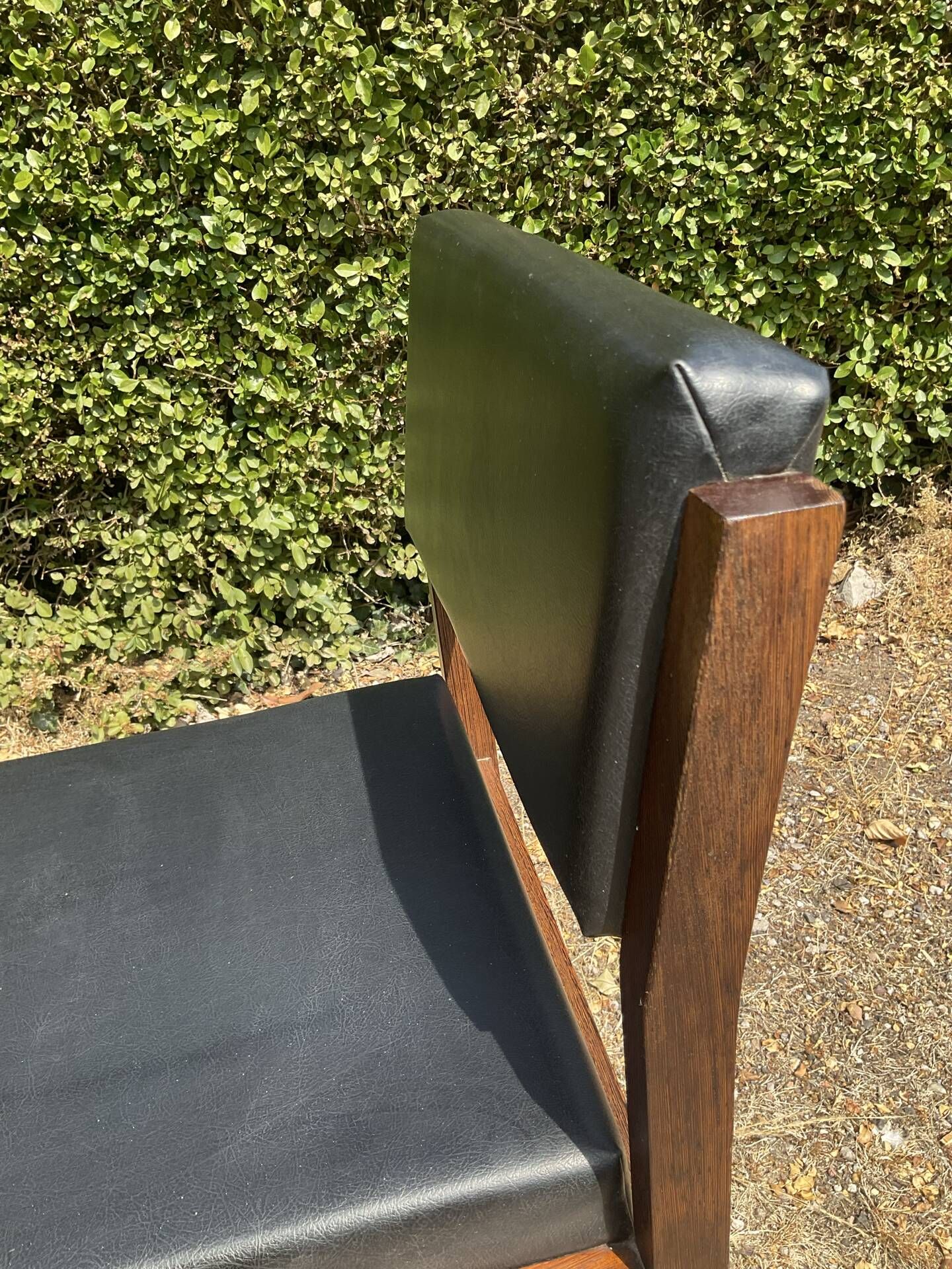 Set of 6 vintage teak chairs with black Skaï.