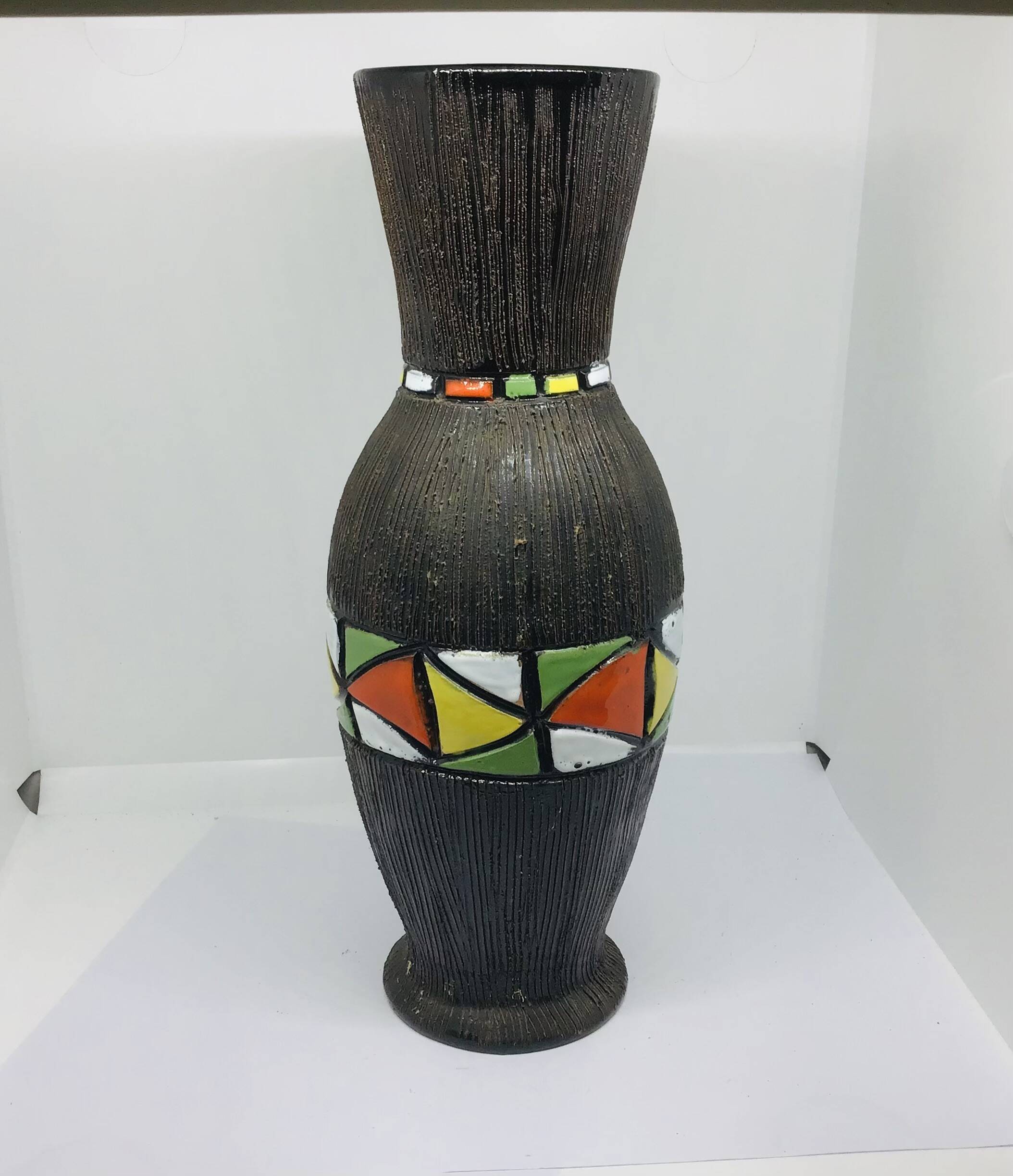 Glazed ceramic vase, 1960s, signed “LG 60”