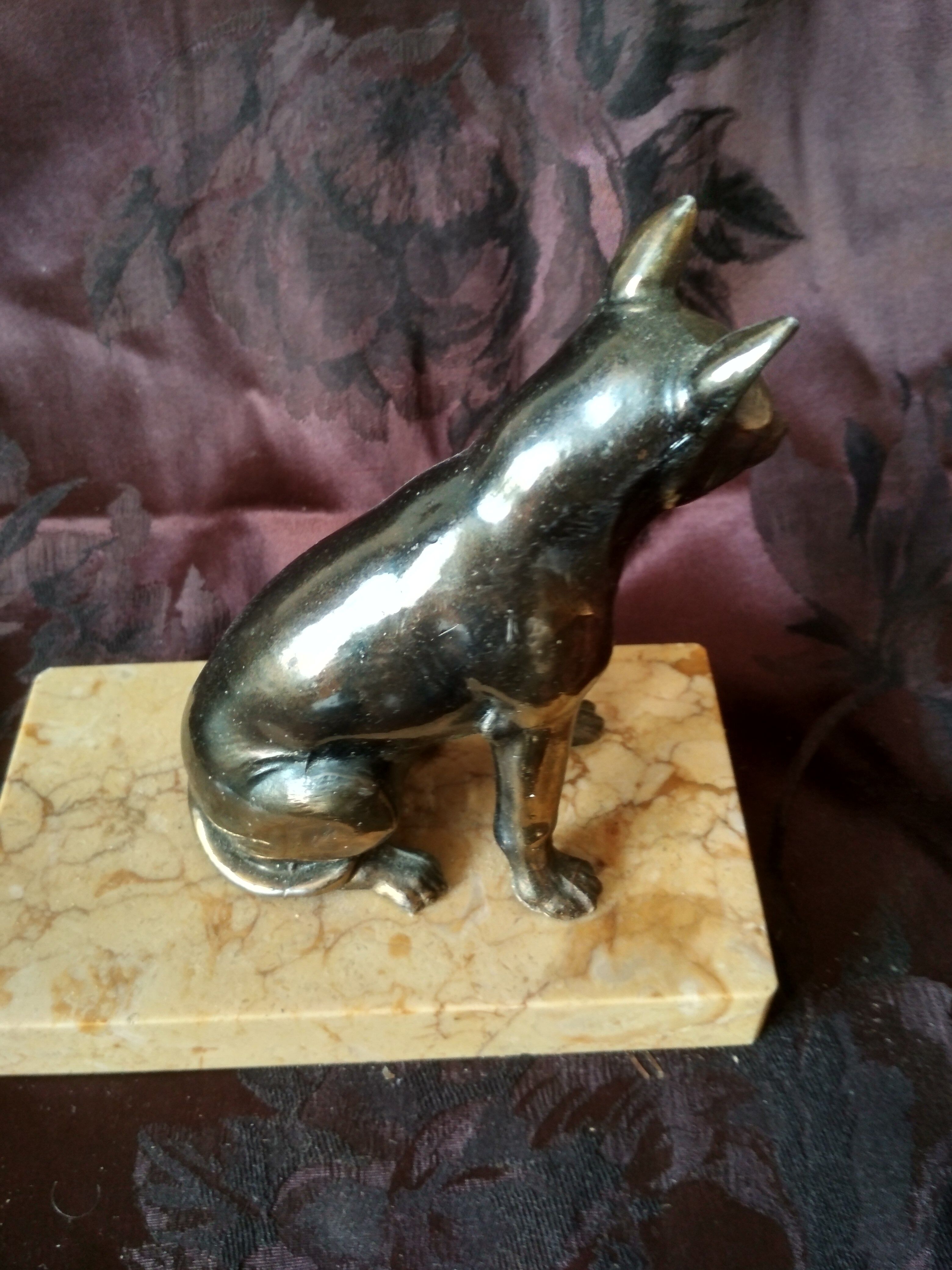 Greenhouse book dog sculpture regulates on marble slab