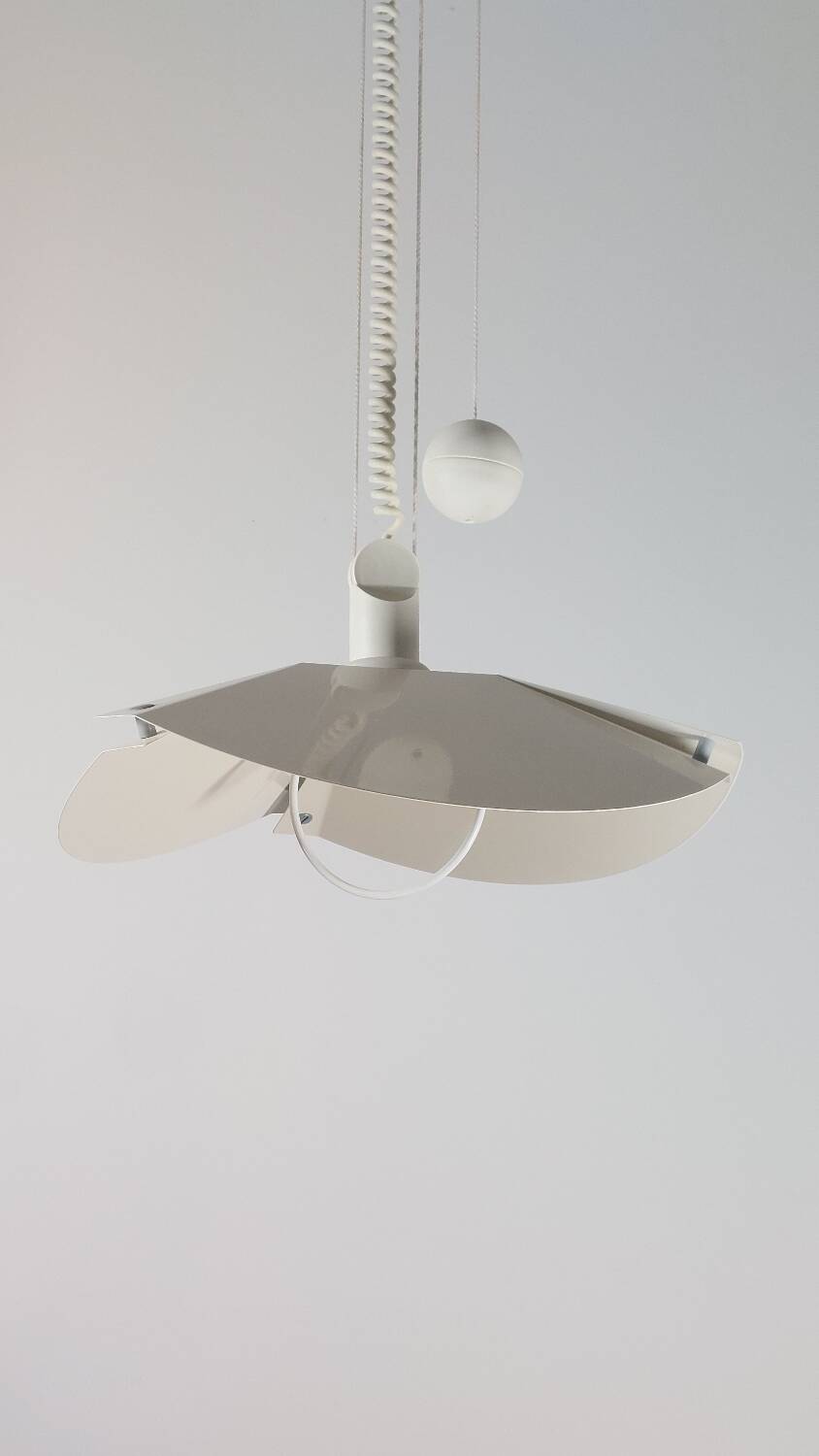 Suspension design vintage, style années 80.