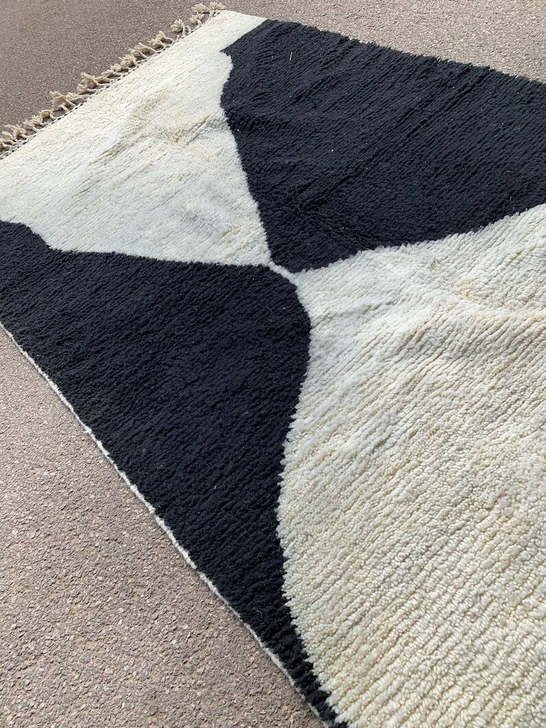 Handmade Moroccan rug white-black 200cm x 300cm