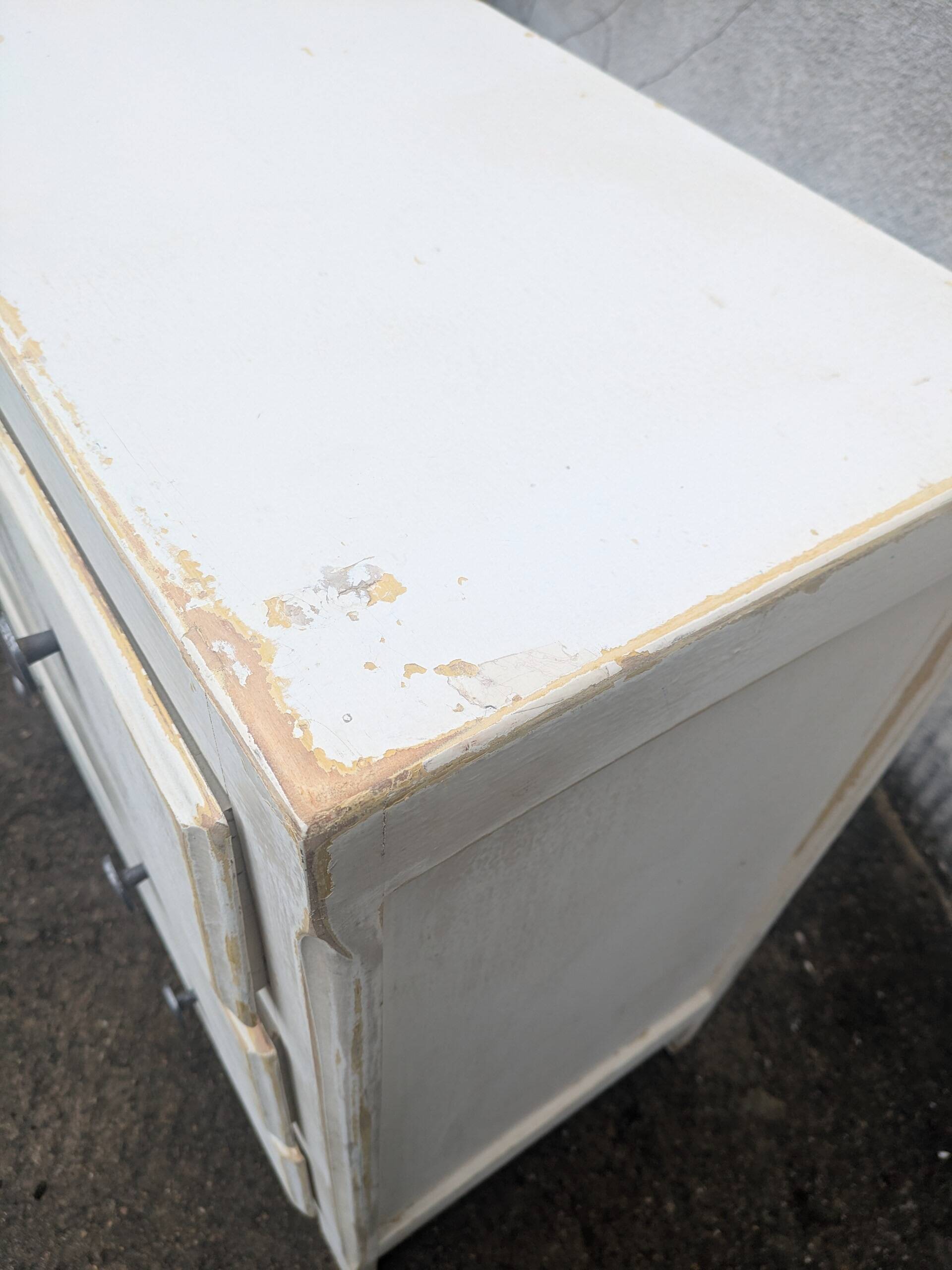 Patinated chest of drawers