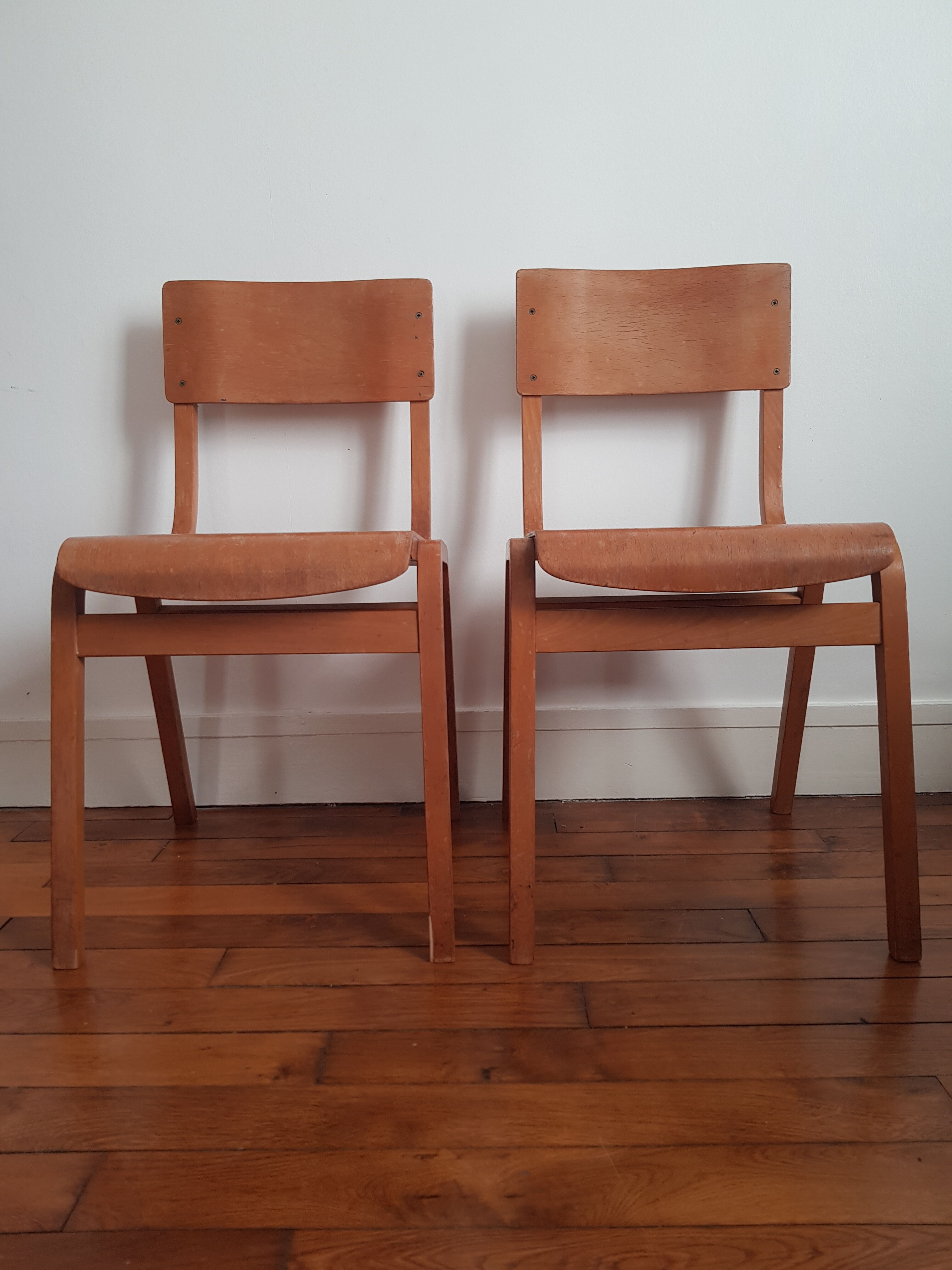 Lot de 2 chaises écoliers vintage en bois