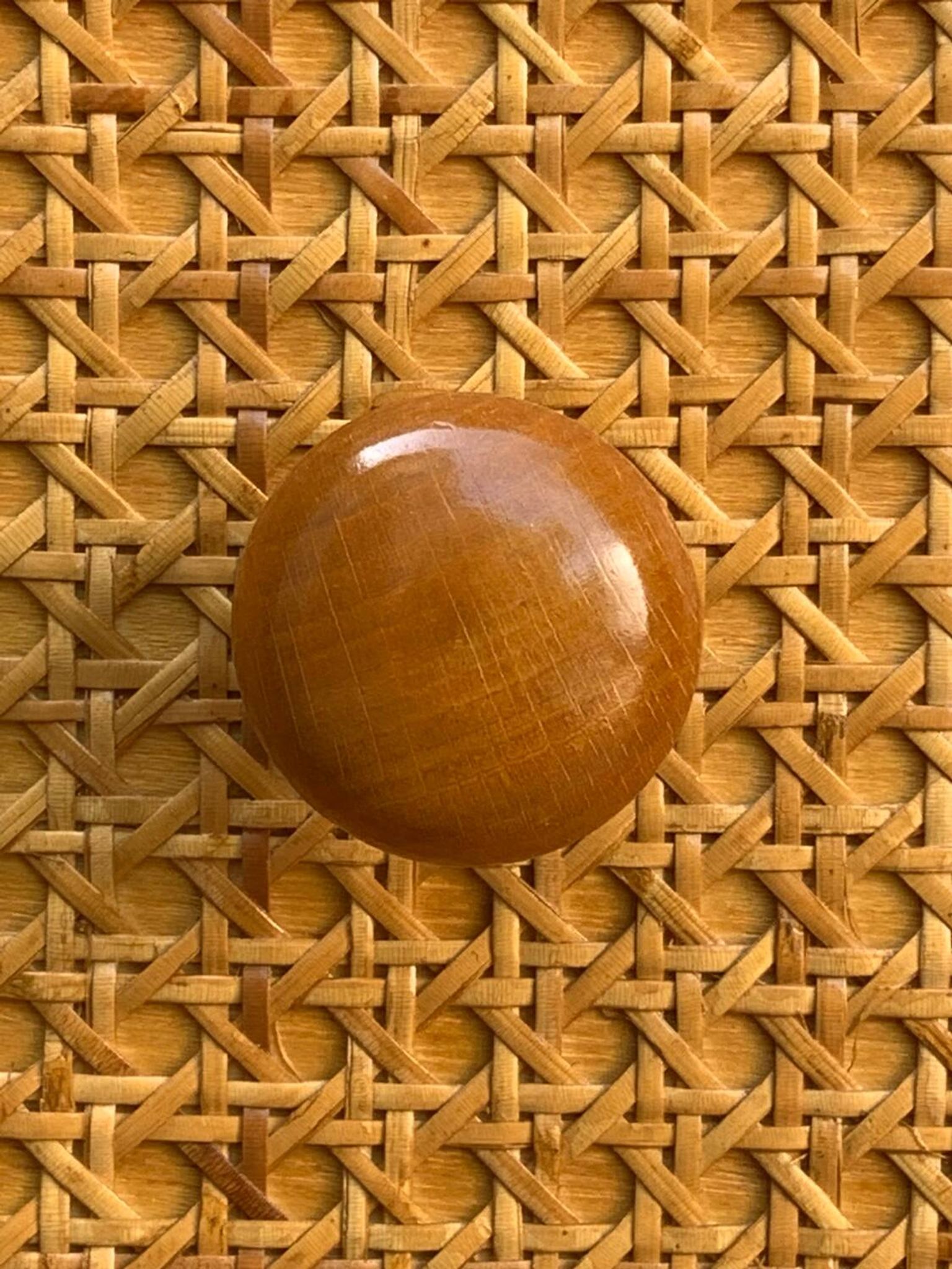 Dresser and its bedside table in rattan caning and vintage oak from the 1970s.