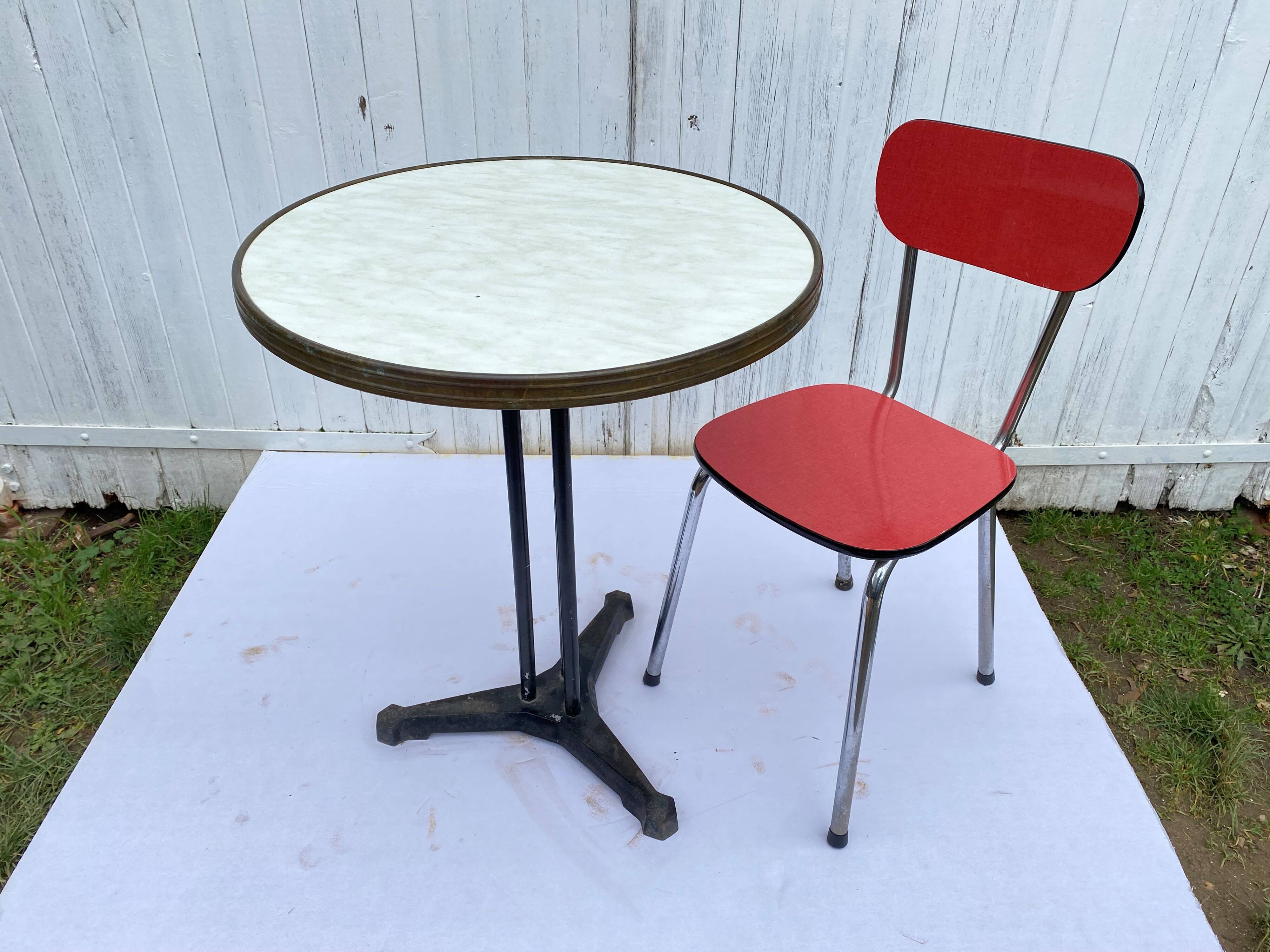 Round bistro table bar cafe terrace cast iron foot 1950