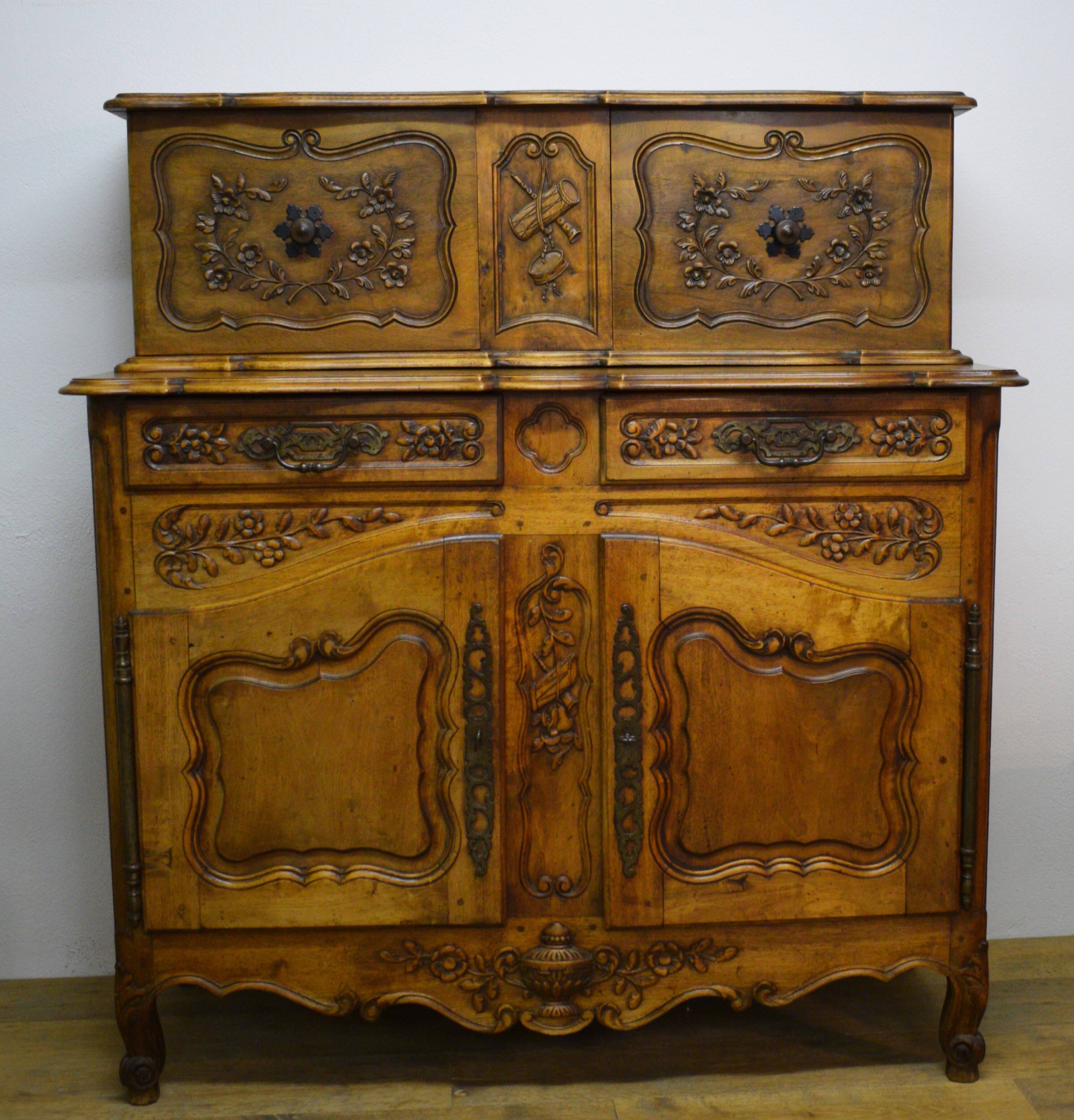 Louis XV Provencal style sliding sideboard in walnut, 19th century