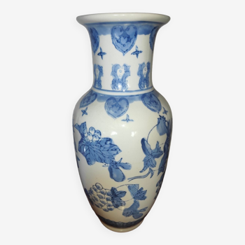 Vase with porcelain motifs of grapes and vines