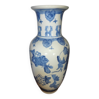 Vase with porcelain motifs of grapes and vines