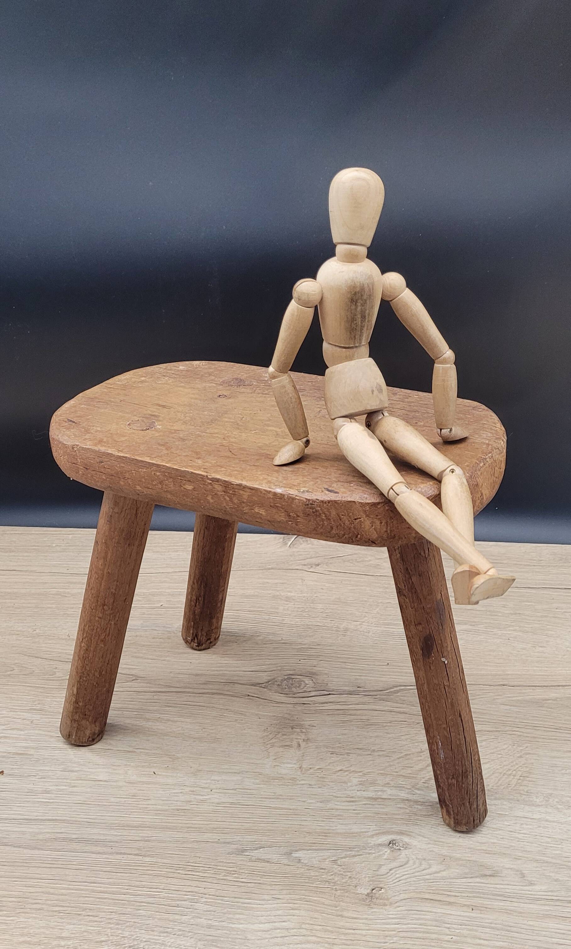 Tabouret tripode brutaliste ovale