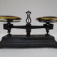 Scale old type roberval force 1 kg